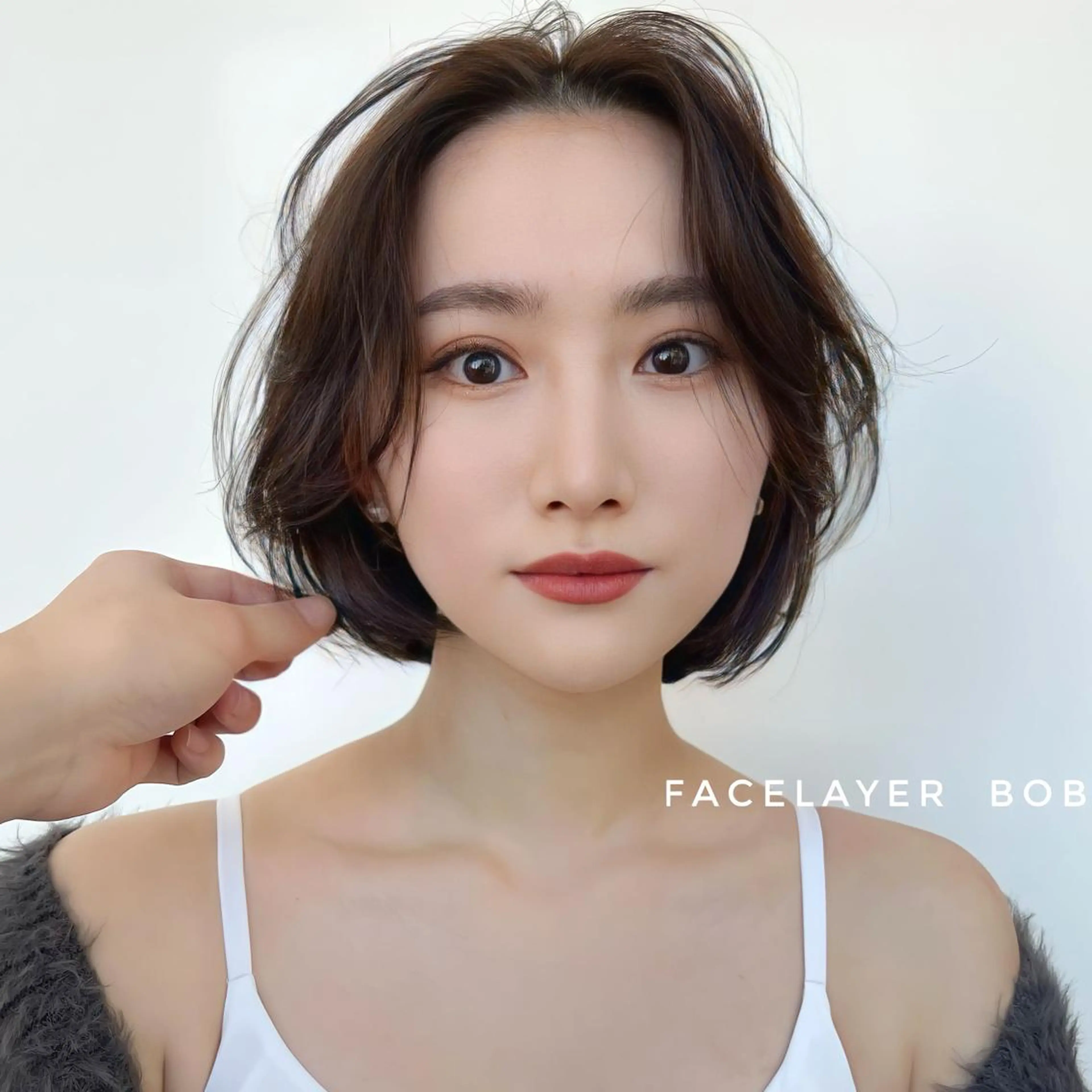 ショート カラー ベージュカラー グレージュ ボブ くびれヘア くせ毛 ヘアカラー トリートメント ニュアンスレイヤー ハイトーンカラーのヘアスタイル