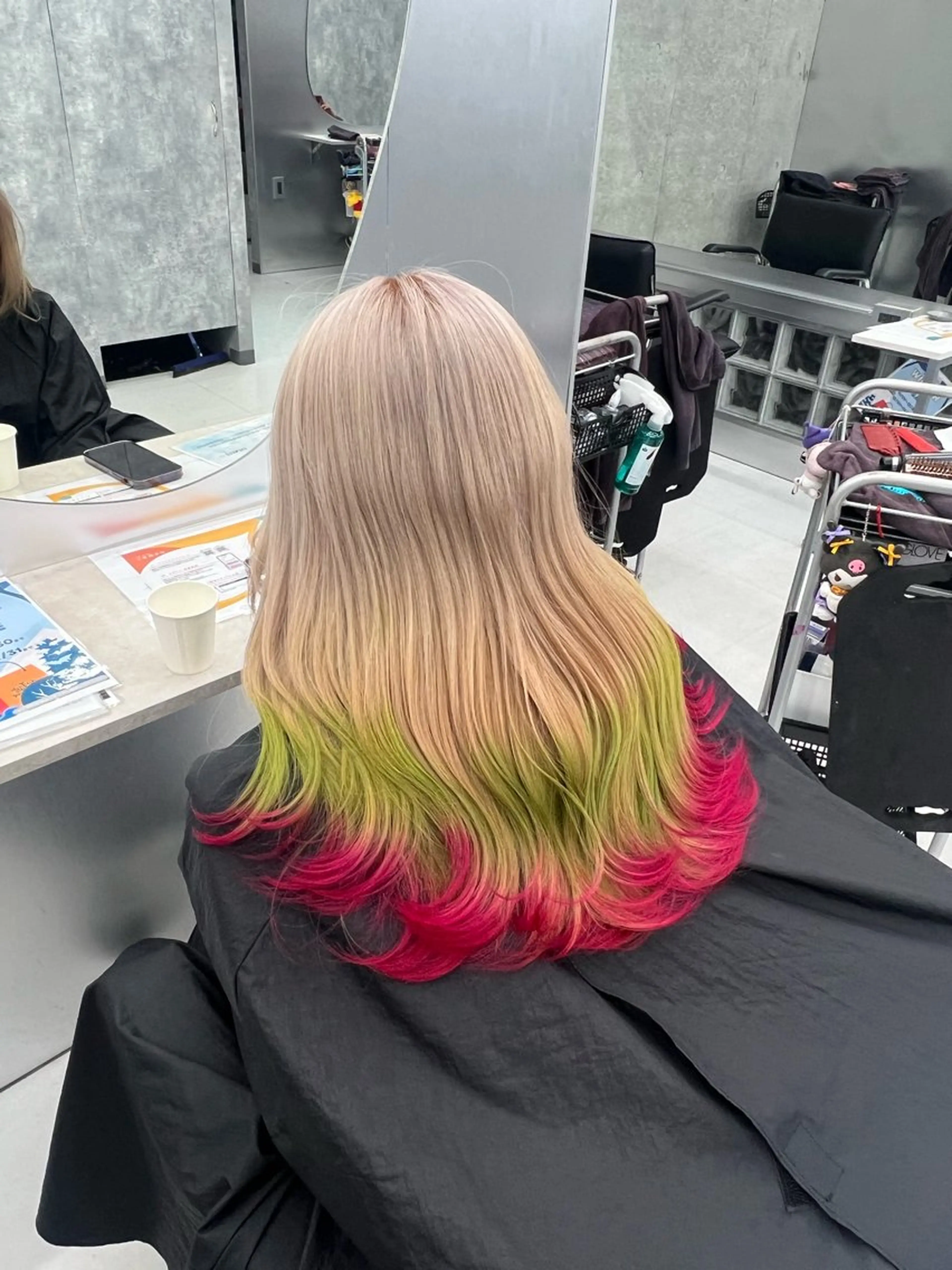 セミロング カラー ヘアカラー トリートメント ヘアセット 👑高評価多数エク ステ×ハイトーン唯澄のヘアスタイル