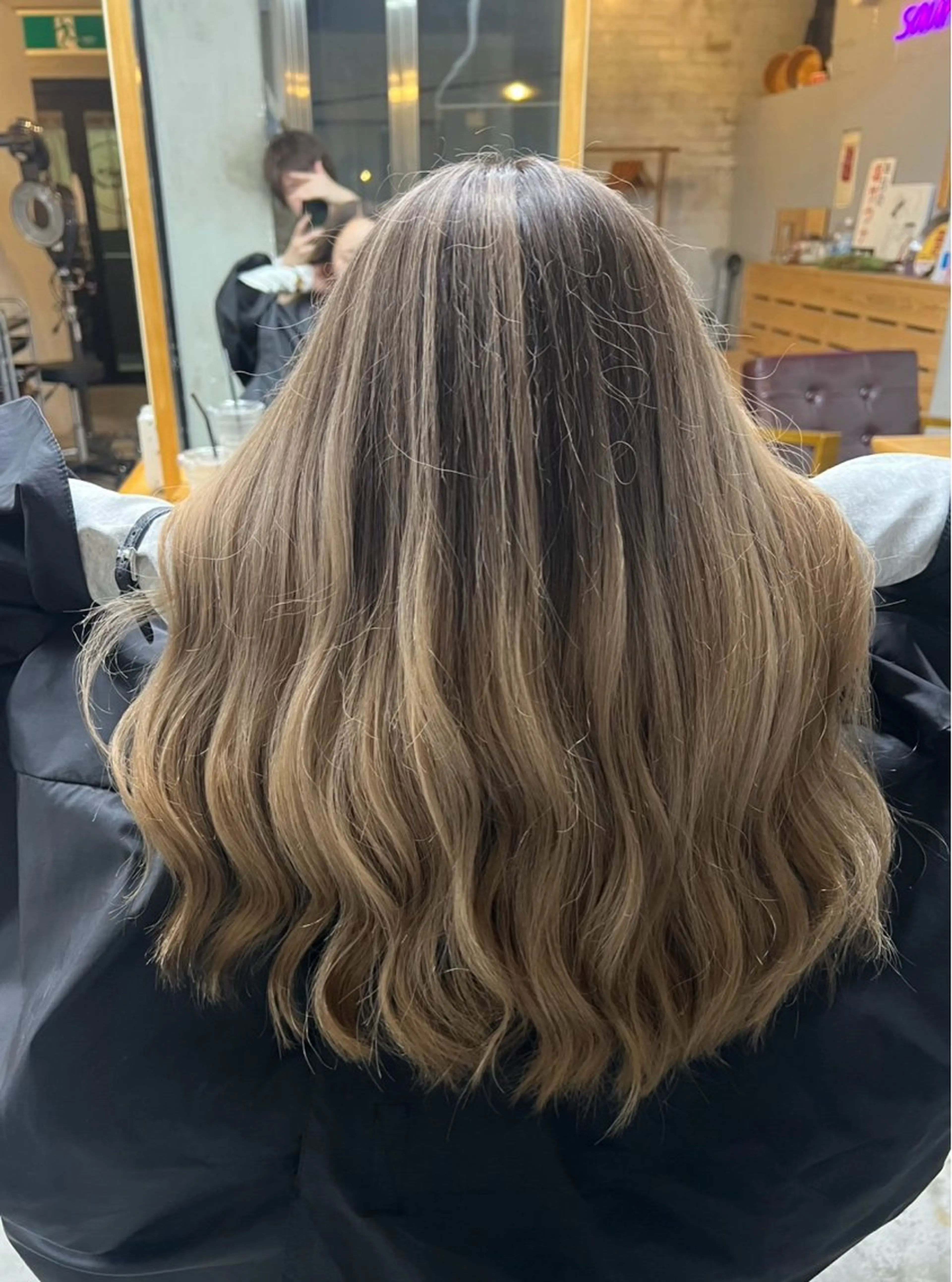 セミロング カラー バレイヤージュ ベージュカラー ホワイトベージュ レイヤーカット ヘアカラー トリートメント ROBIN所属・指名数No.1 /NAOYAのヘアスタイル