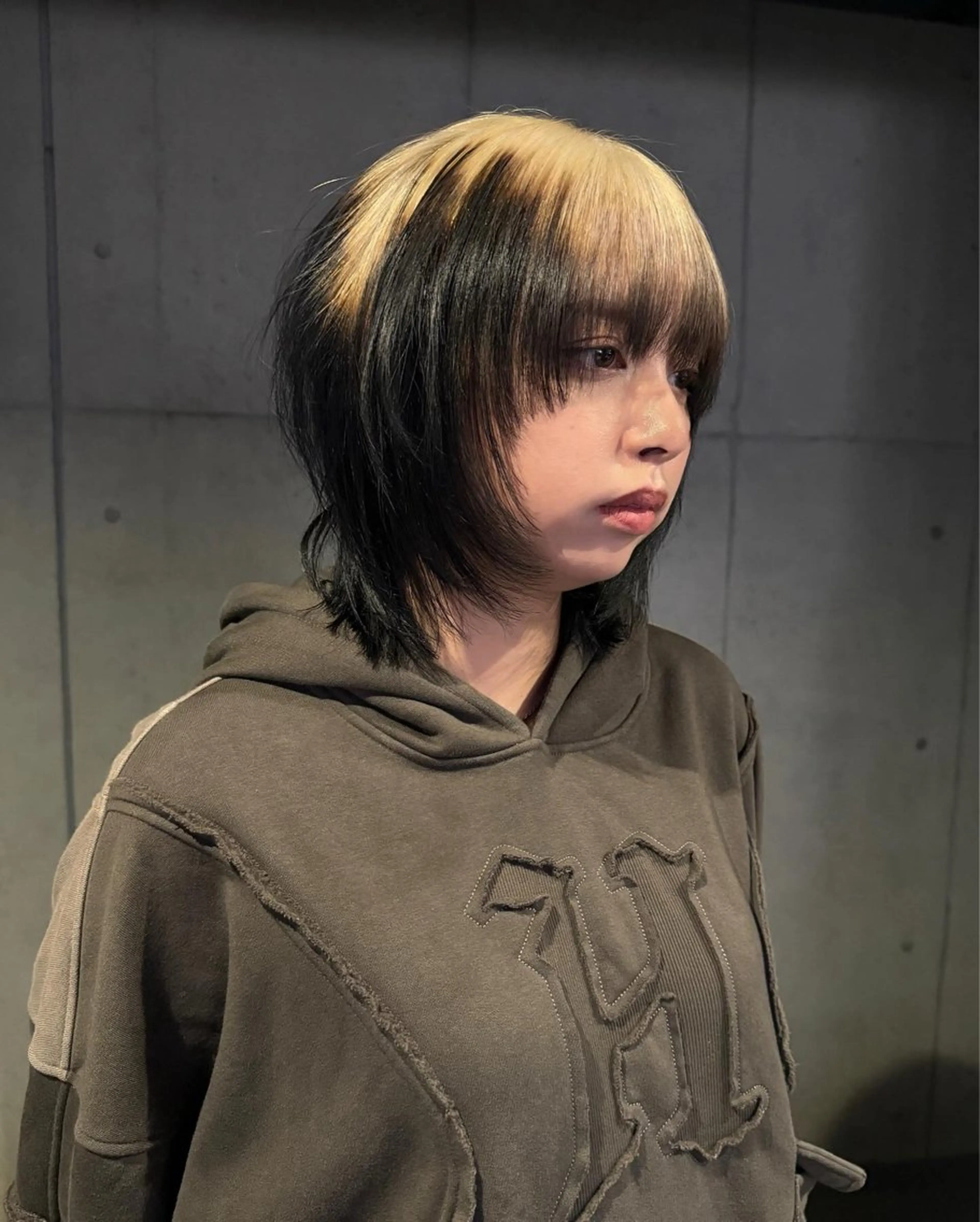 ミディアム カラー カット ヘアカラー トリートメント ハイトーン/レイヤー だいちのヘアスタイル