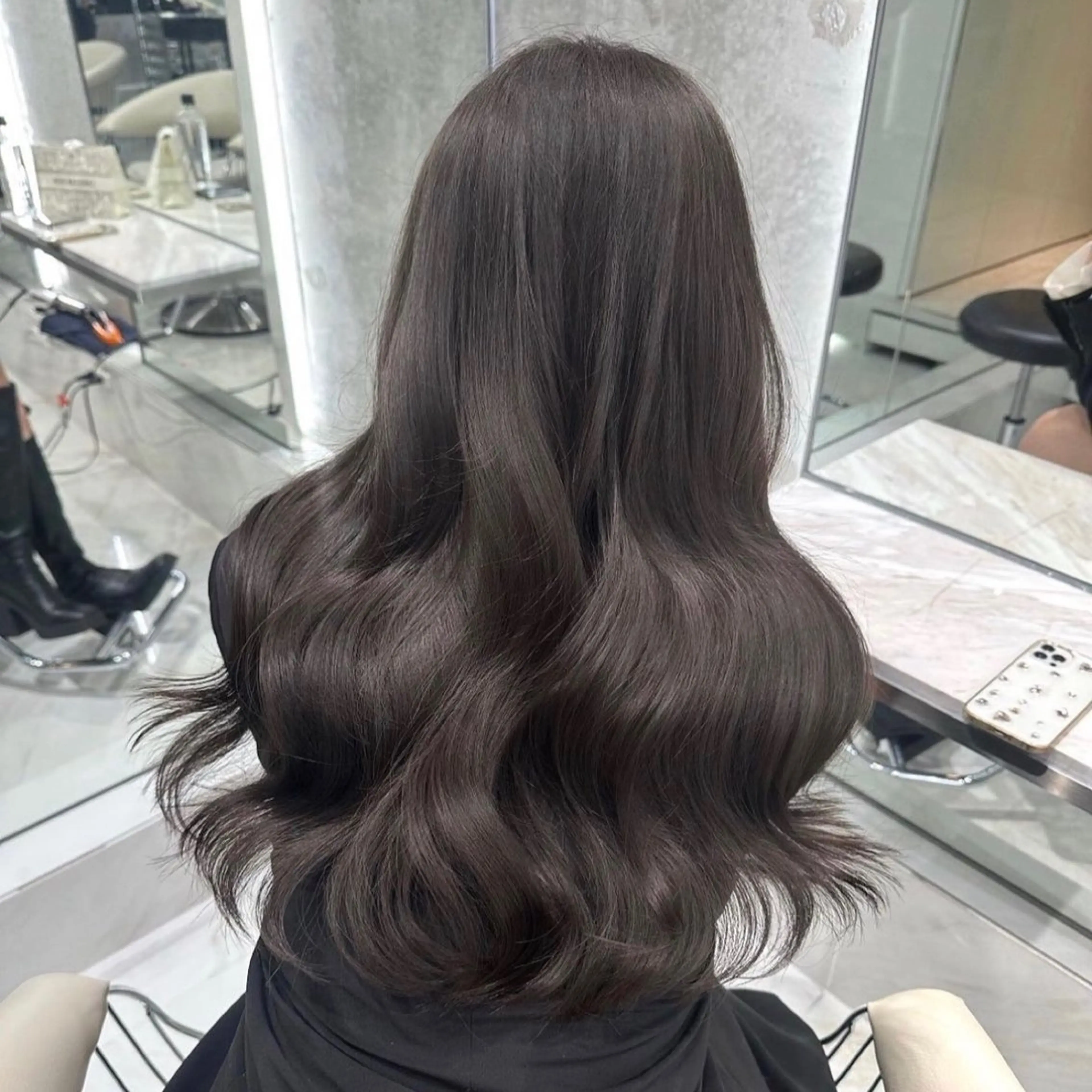 ロング ♡Yoshino♡ 艶グレージュカラーのヘアスタイル
