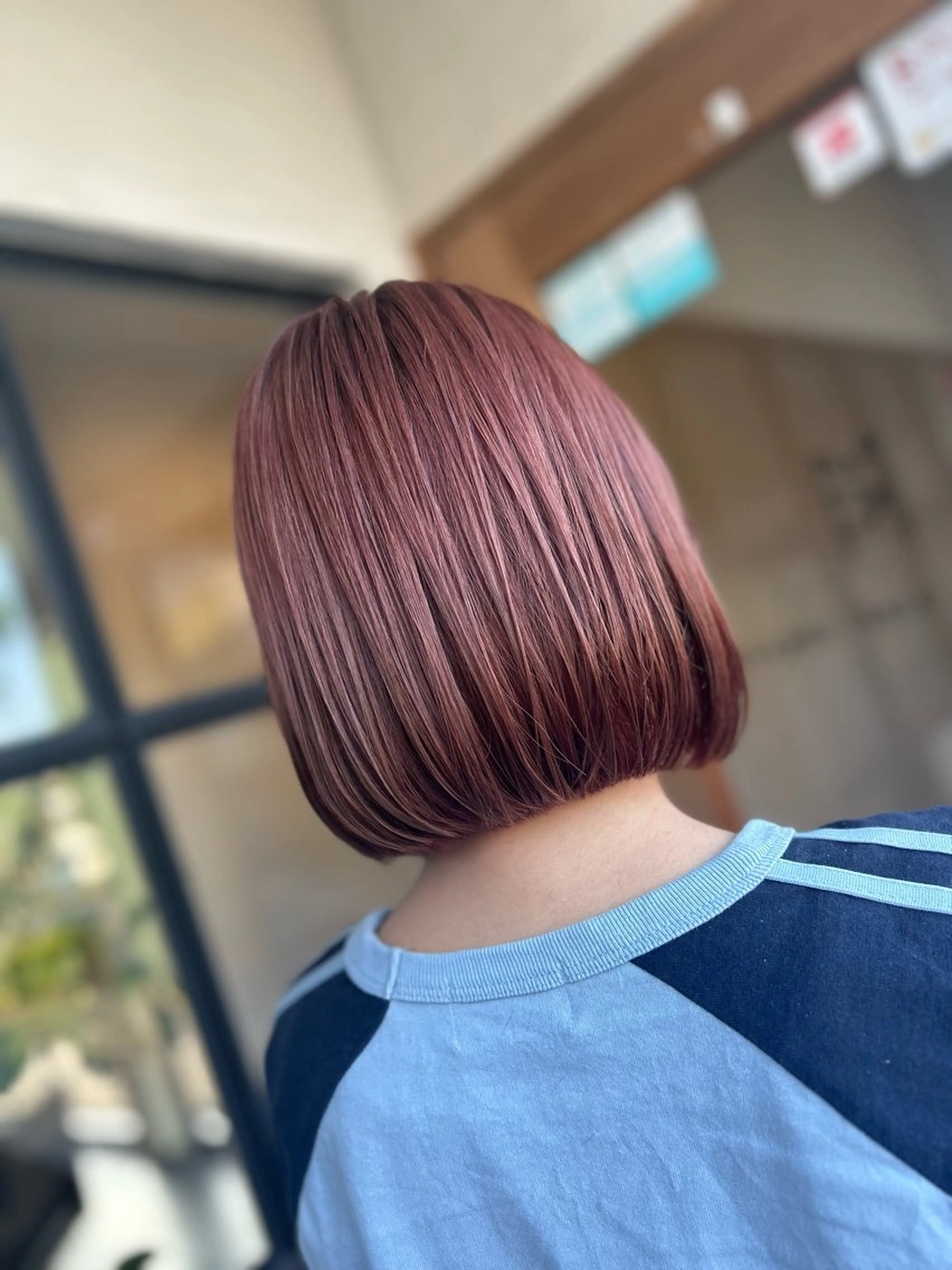 ミディアム カラー 切りっぱなしボブ ブリーチ ブラウンカラー レッドカラー ボブ カット ヘアカラー Morpho Hair Product所属・井上 花音のヘアスタイル