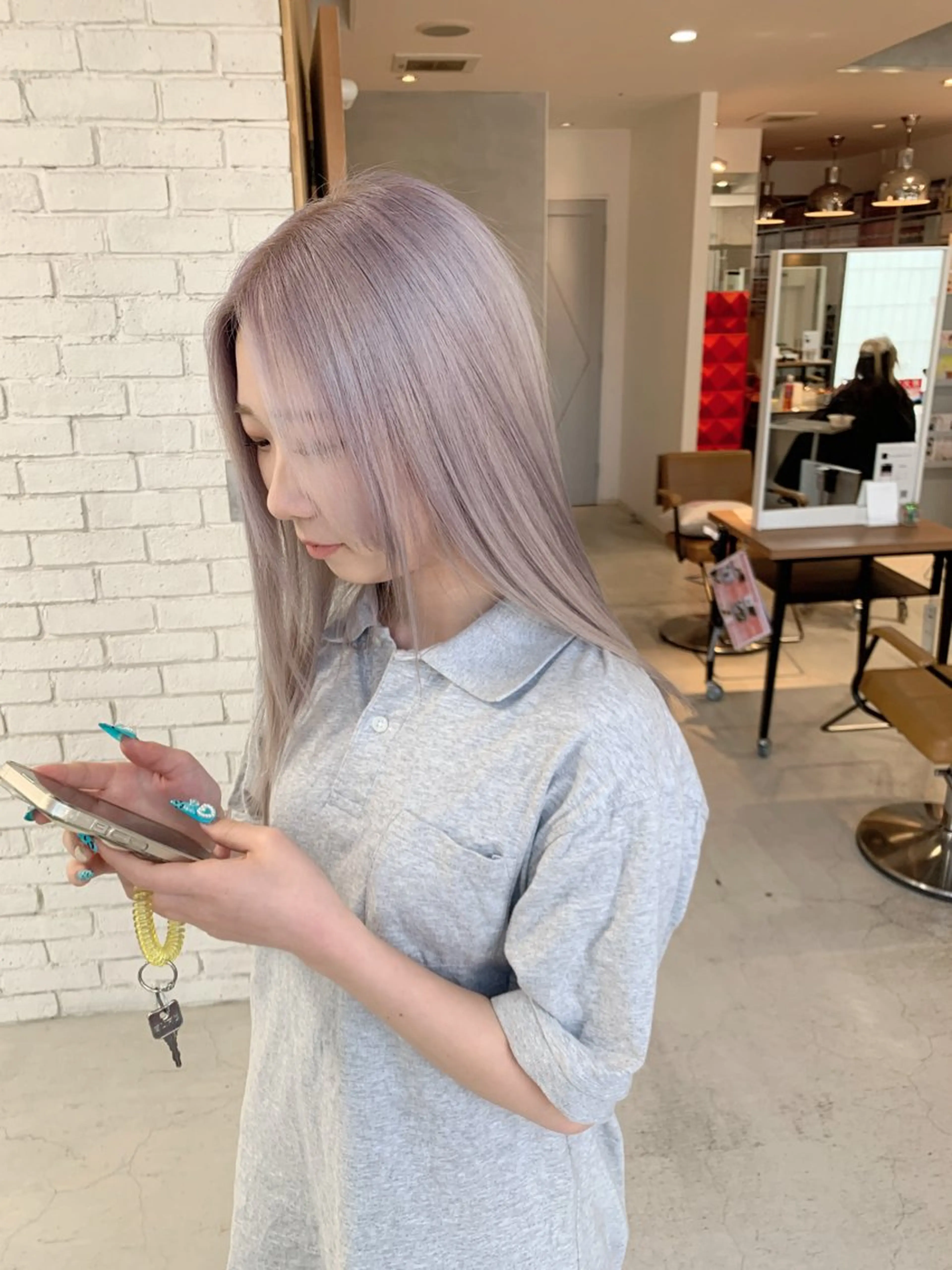 ロング カラー ブリーチ ダブルカラー ハイトーンカラー シルバー ホワイトシルバー カット ヘアカラー 🌈難波🌈ベージュ カラー【ヒロム】のヘアスタイル