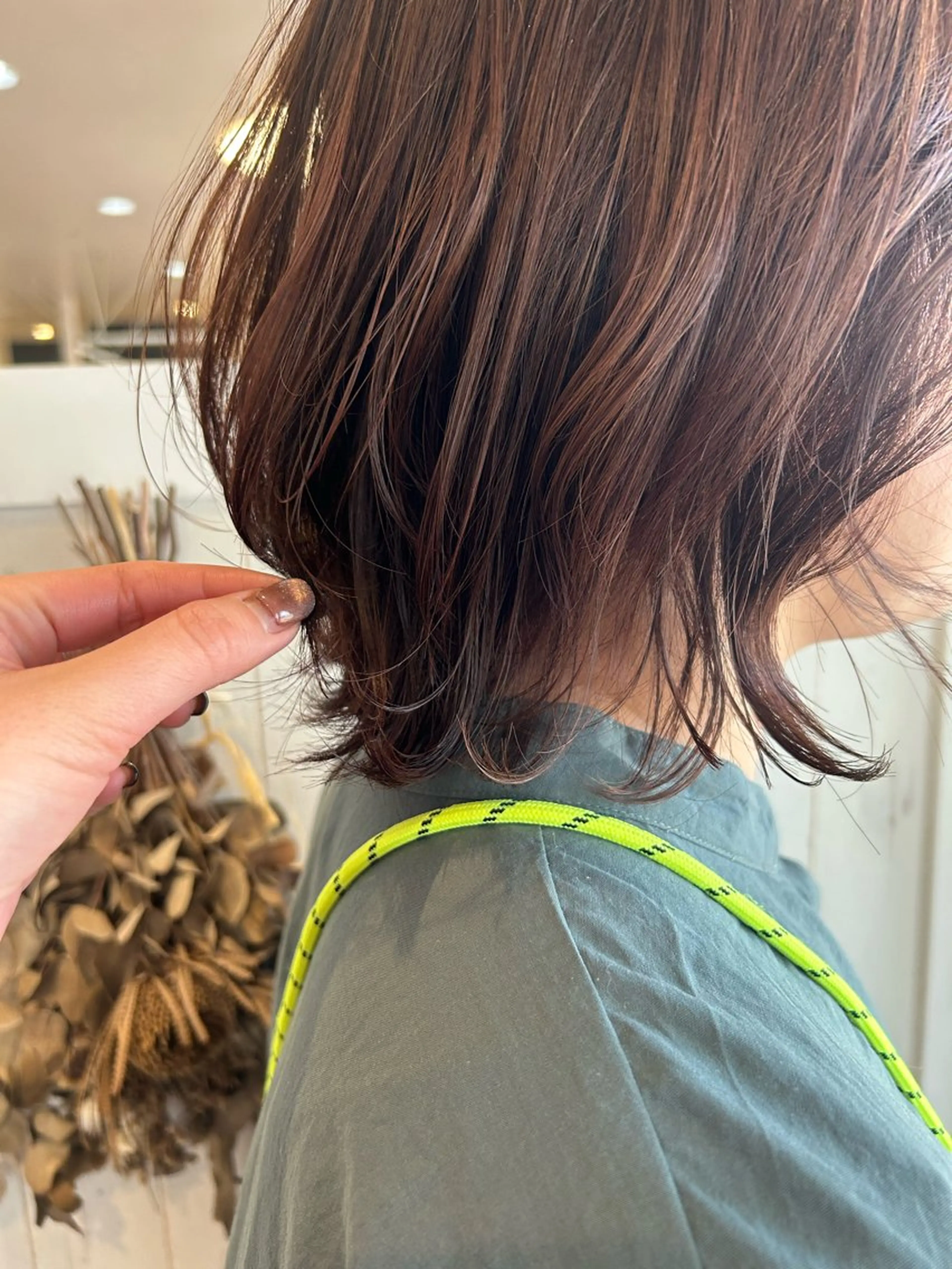 ミディアム カラー くびれヘア 青栁 穂香のヘアスタイル