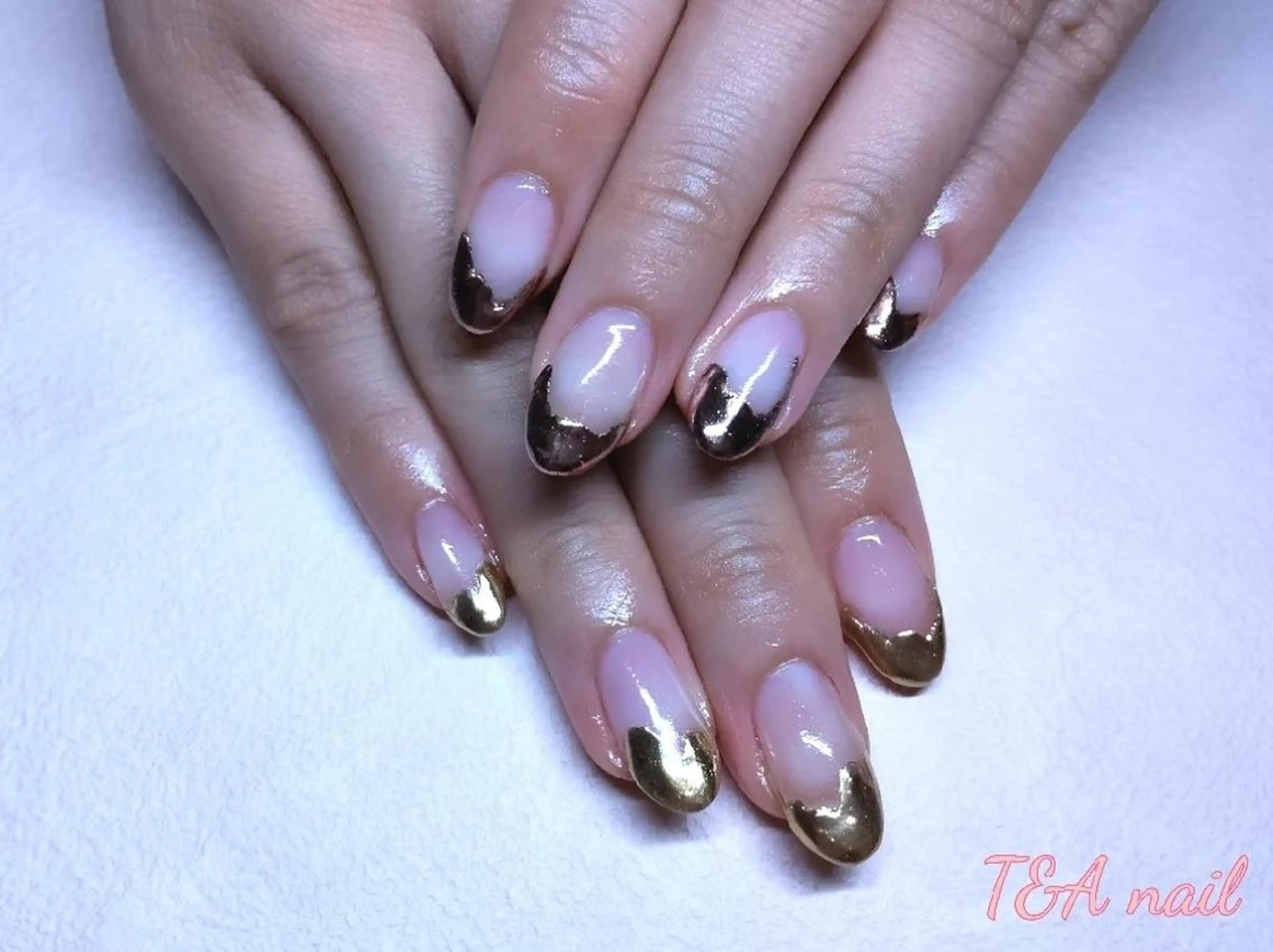 セミロング ネイル 長さ出し ジェルネイル ゴールド ニュアンスネイル ピンク ハンドネイル T&A nailのネイルデザイン