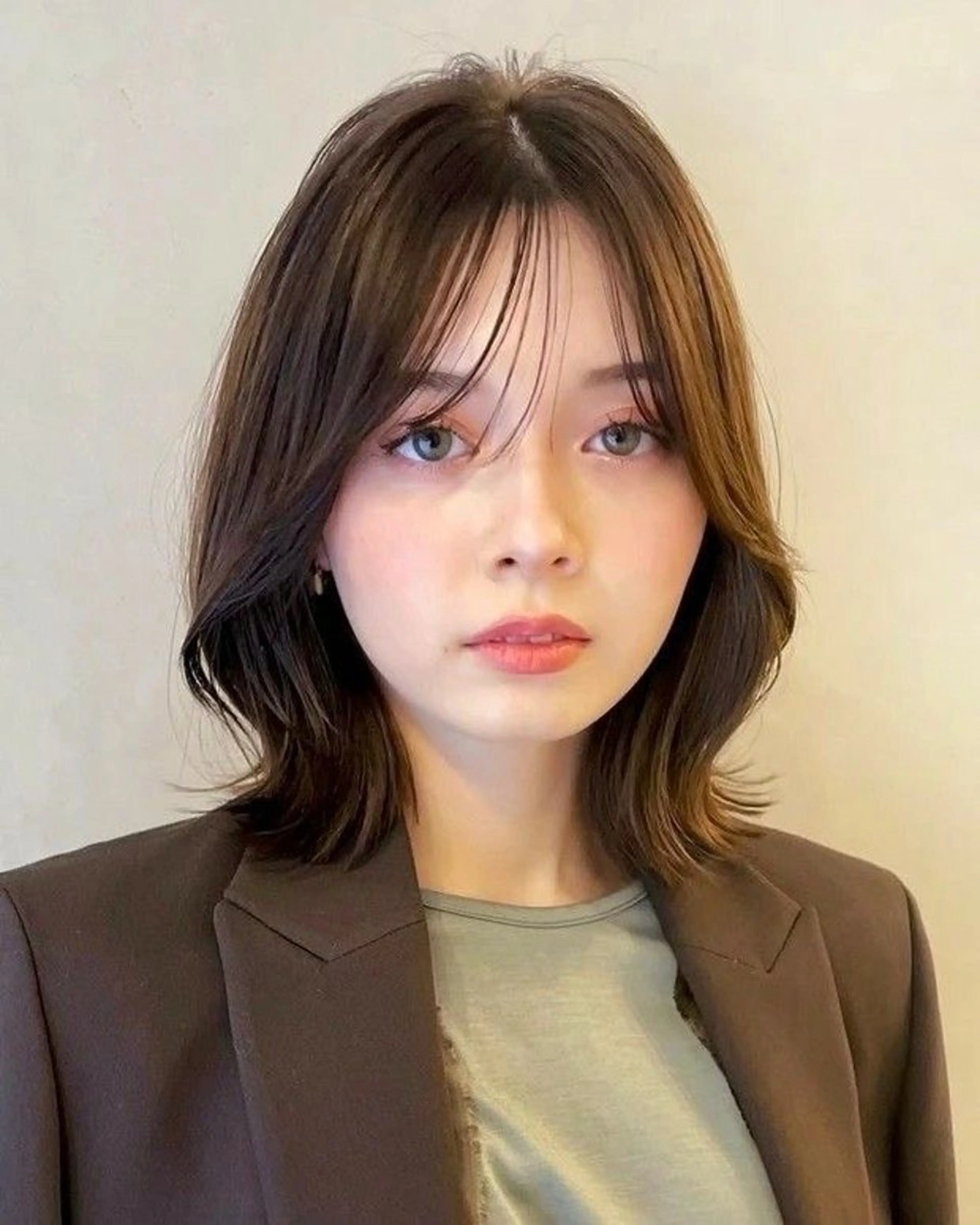セミロング 学生 韓国風ヘア おくれ毛 小顔カット HOUSE所属・🏆5年連続BEST SALON受賞店🏆のヘアスタイル