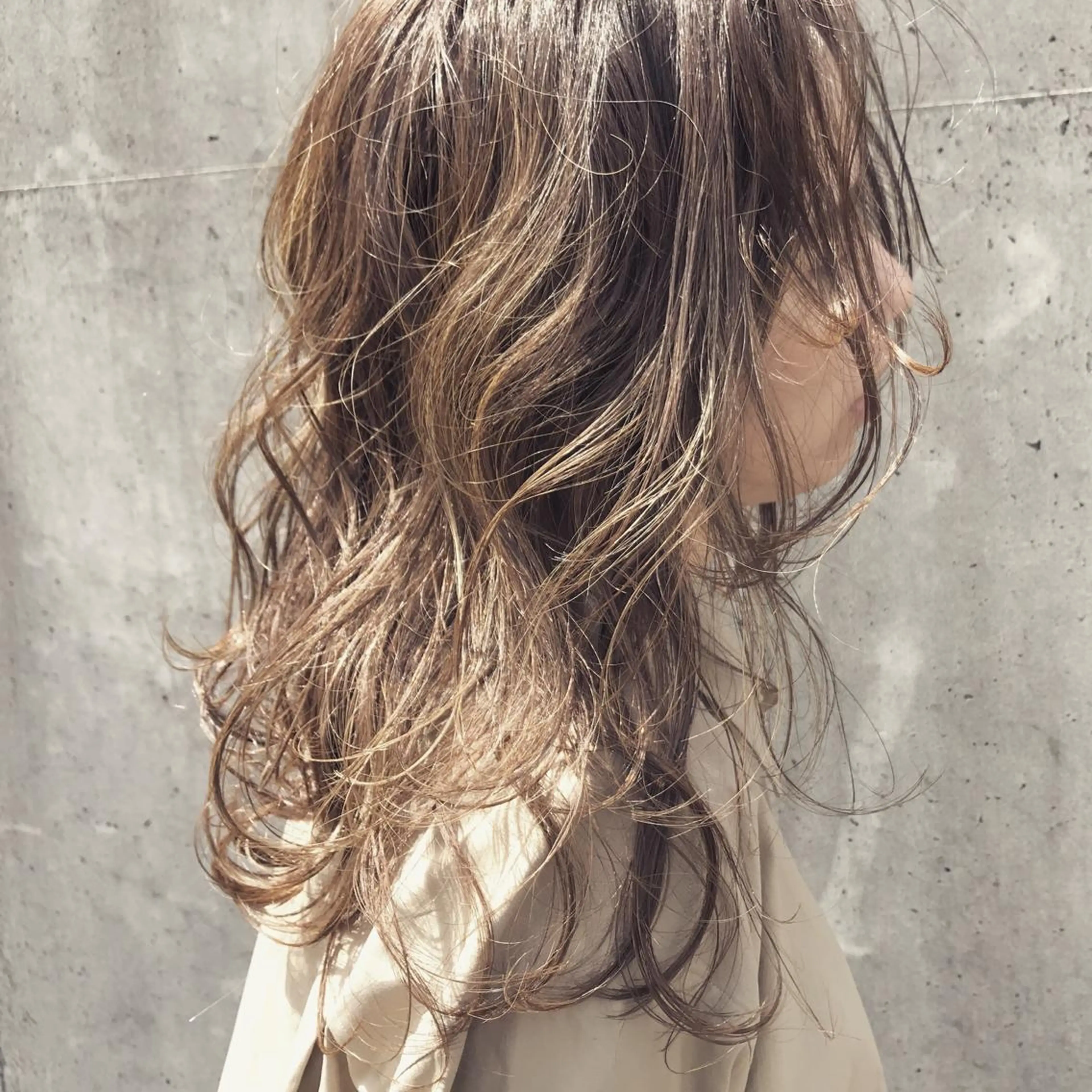ミディアム カラー ミディアムレイヤー ベージュカラー ハイライトカラー ハイライト レイヤーカット カット ヘアカラー トリートメント Musiiik hairのヘアスタイル