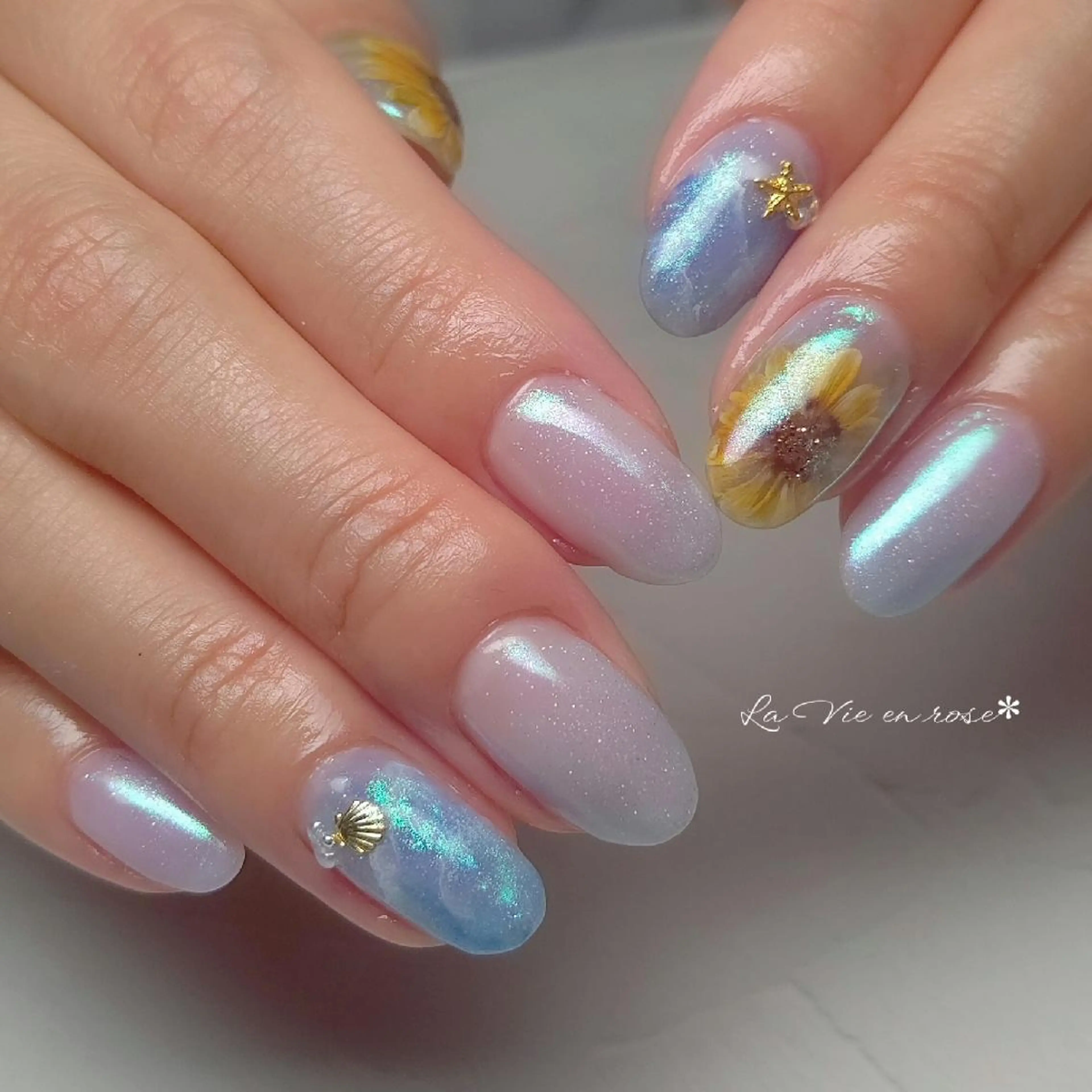 ネイル 夏ネイル ラヴィアン ローズのネイルデザイン