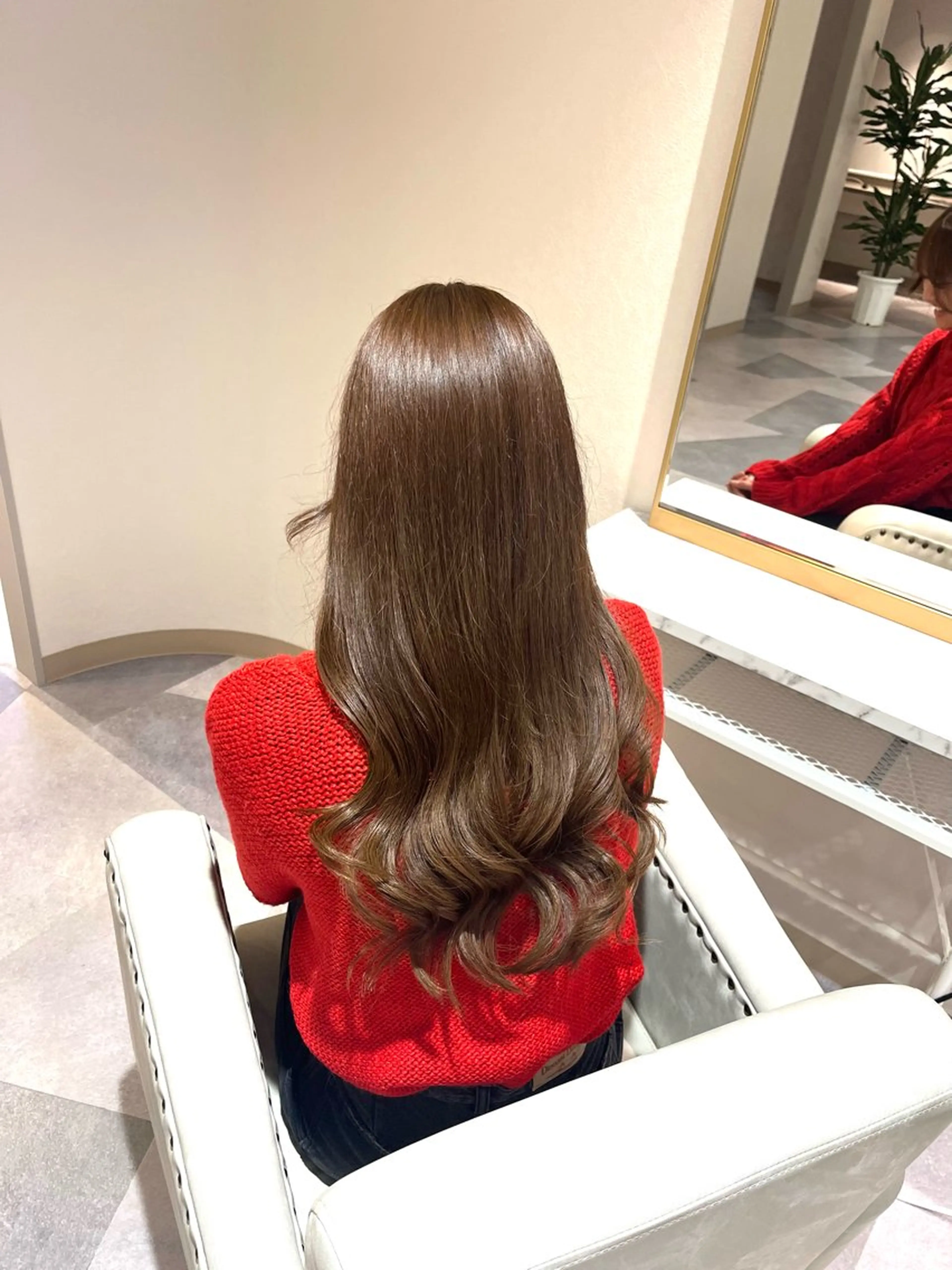 カラー ベージュカラー ミルクティーベージュ hair design emii.所属・河野 未空のヘアスタイル