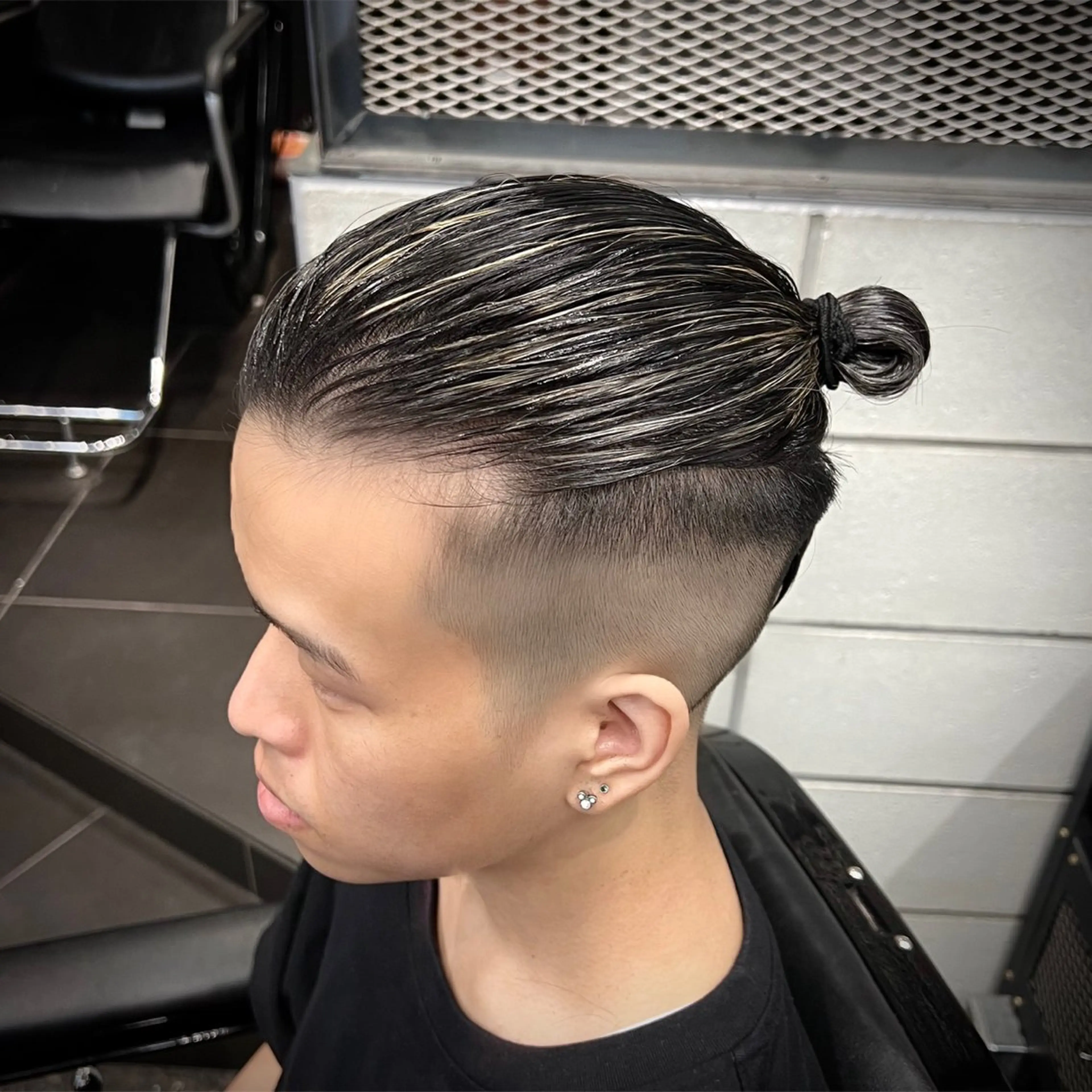メンズ メンズハイライト マンバンヘア メンズメッシュ カット ヘアカラー トリートメント メンズ特化/パーマ/ ハイライト/竜成のヘアスタイル