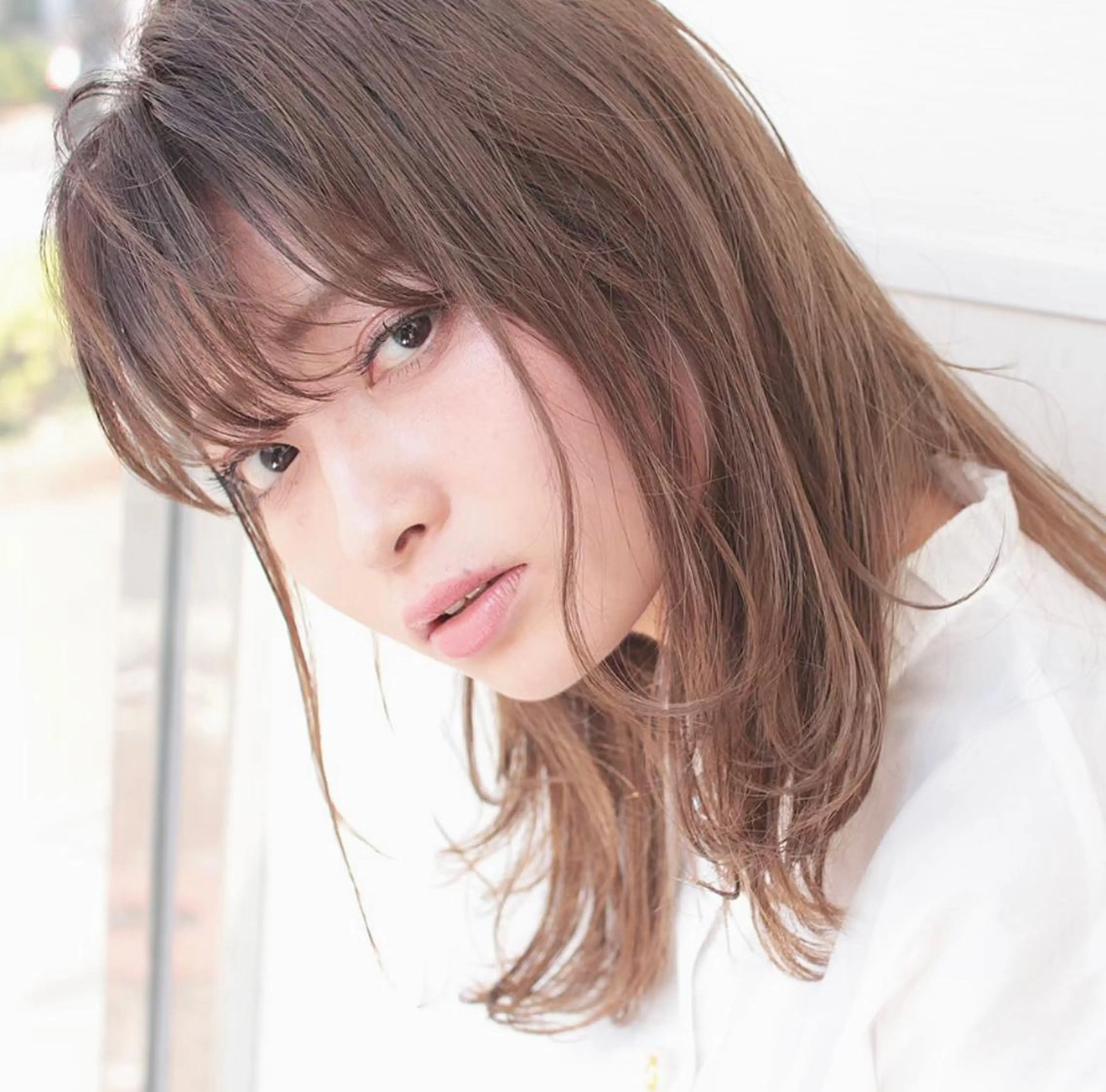 セミロング カラー 透明感カラー カット ヘアカラー レイヤーカット/ 前髪顔周りカットのヘアスタイル