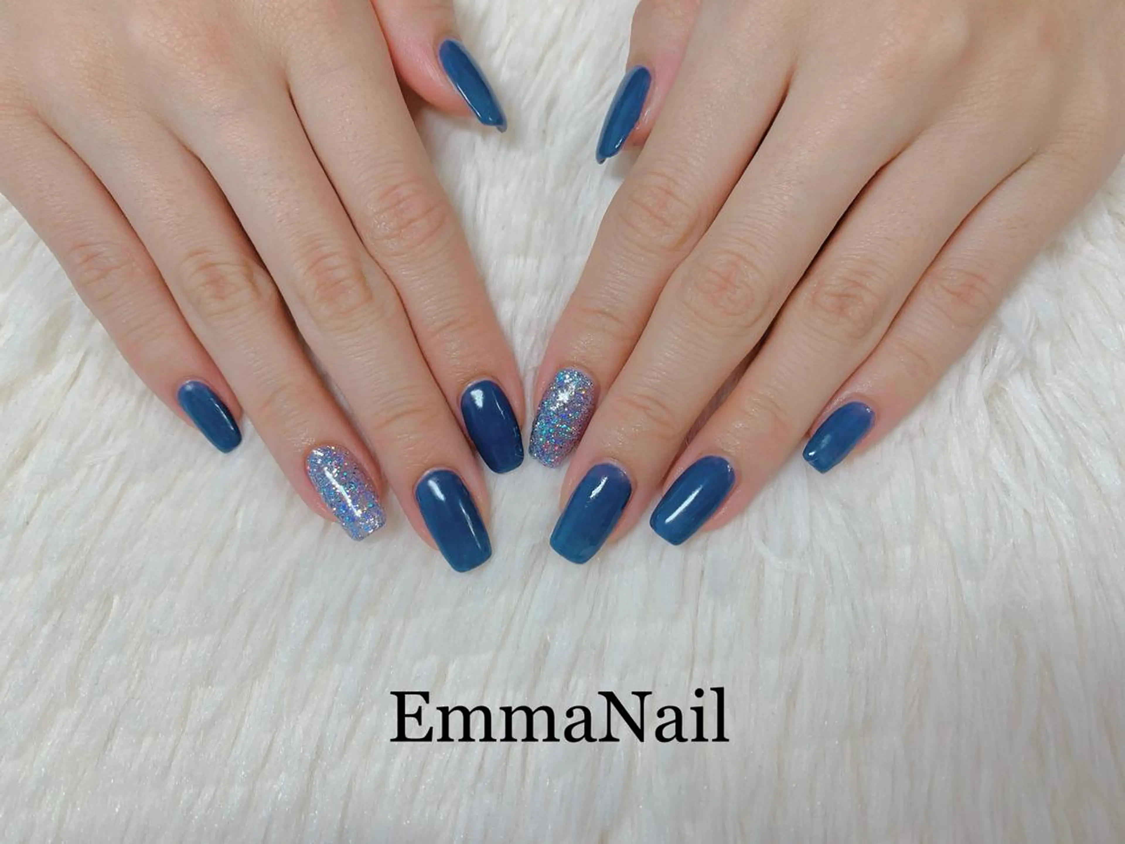 ネイル オーロラネイル ラメ(グリッター) ネイビー ワンカラーネイル シンプルネイル ハンドネイル salon EM&A emiのネイルデザイン