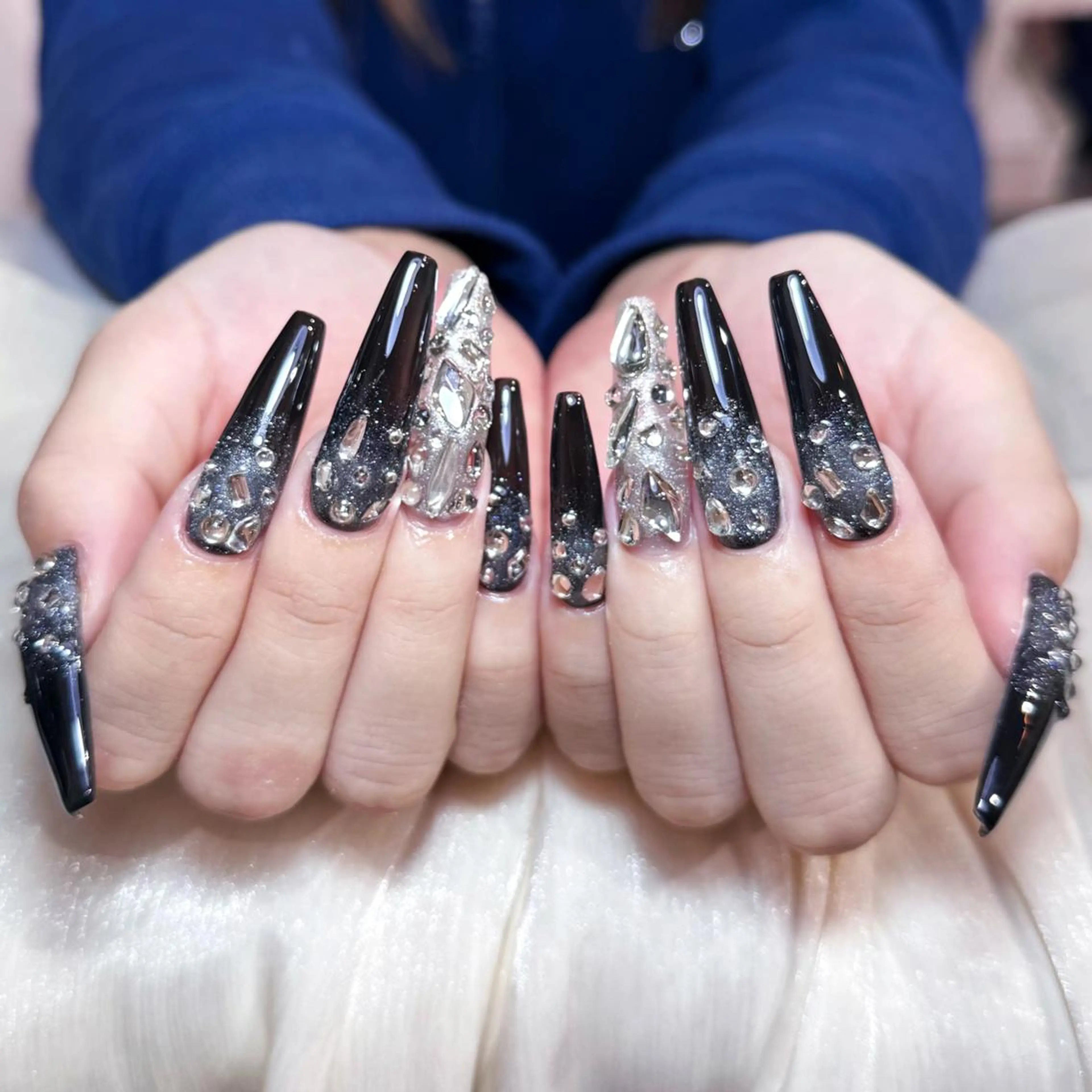 ネイル アートネイル オーロラネイル ガーリー キラキラネイル マグネットネイル ハンドネイル ハンドケア Diamond ✨のネイルデザイン