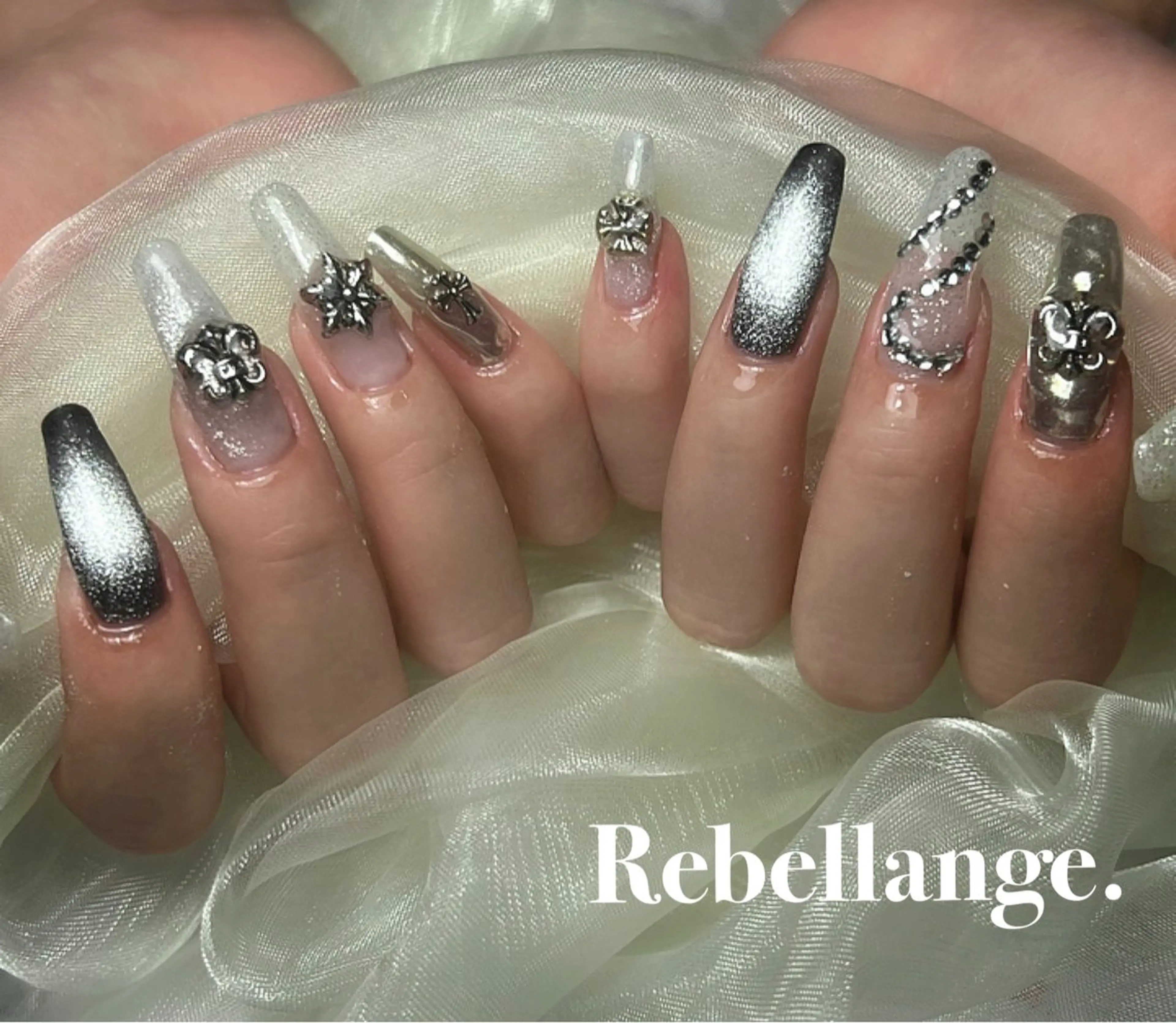 ネイル ハンドネイル Rebellange n.のネイルデザイン