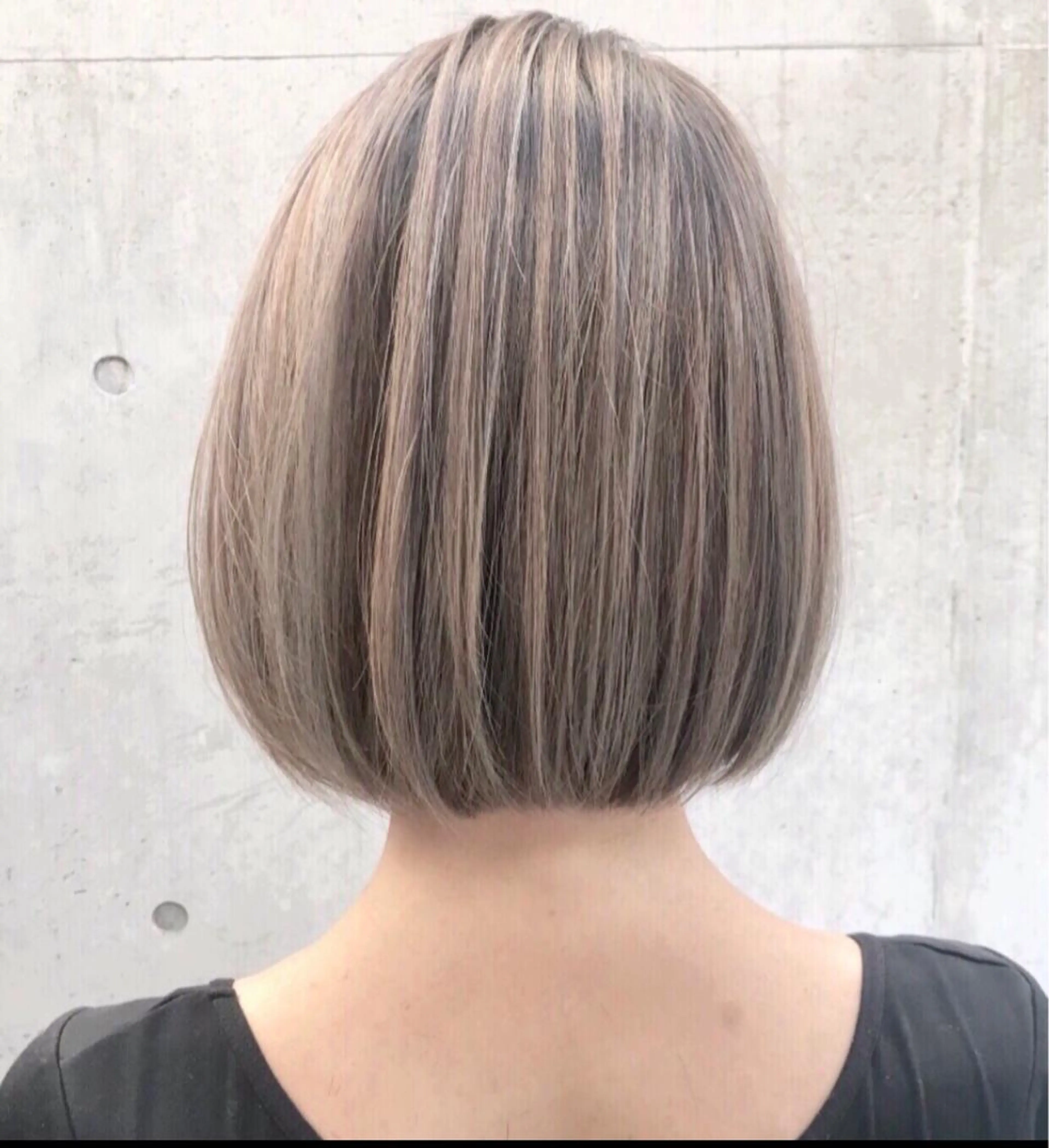 ショート カラー アッシュ ベージュカラー ブルーカラー グレージュ ハイトーンカラー ヘアカラー DX SHARE SALON SHIBUYA所属・AKI アキのヘアスタイル