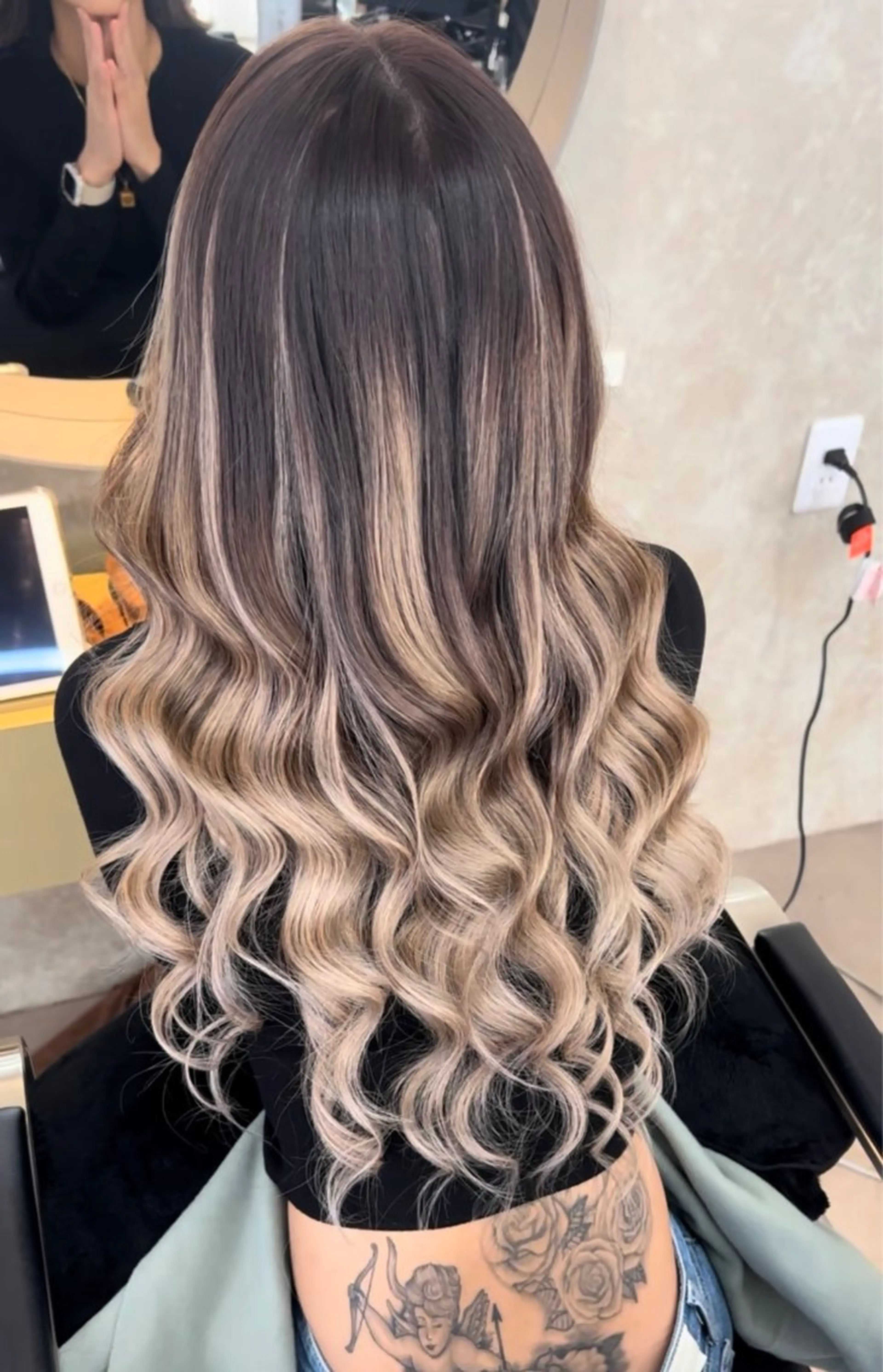 ロング カラー バレイヤージュ デザインカラー エクステ レイヤーカット ヘアカラー エクステ 小谷 梨奈のヘアスタイル