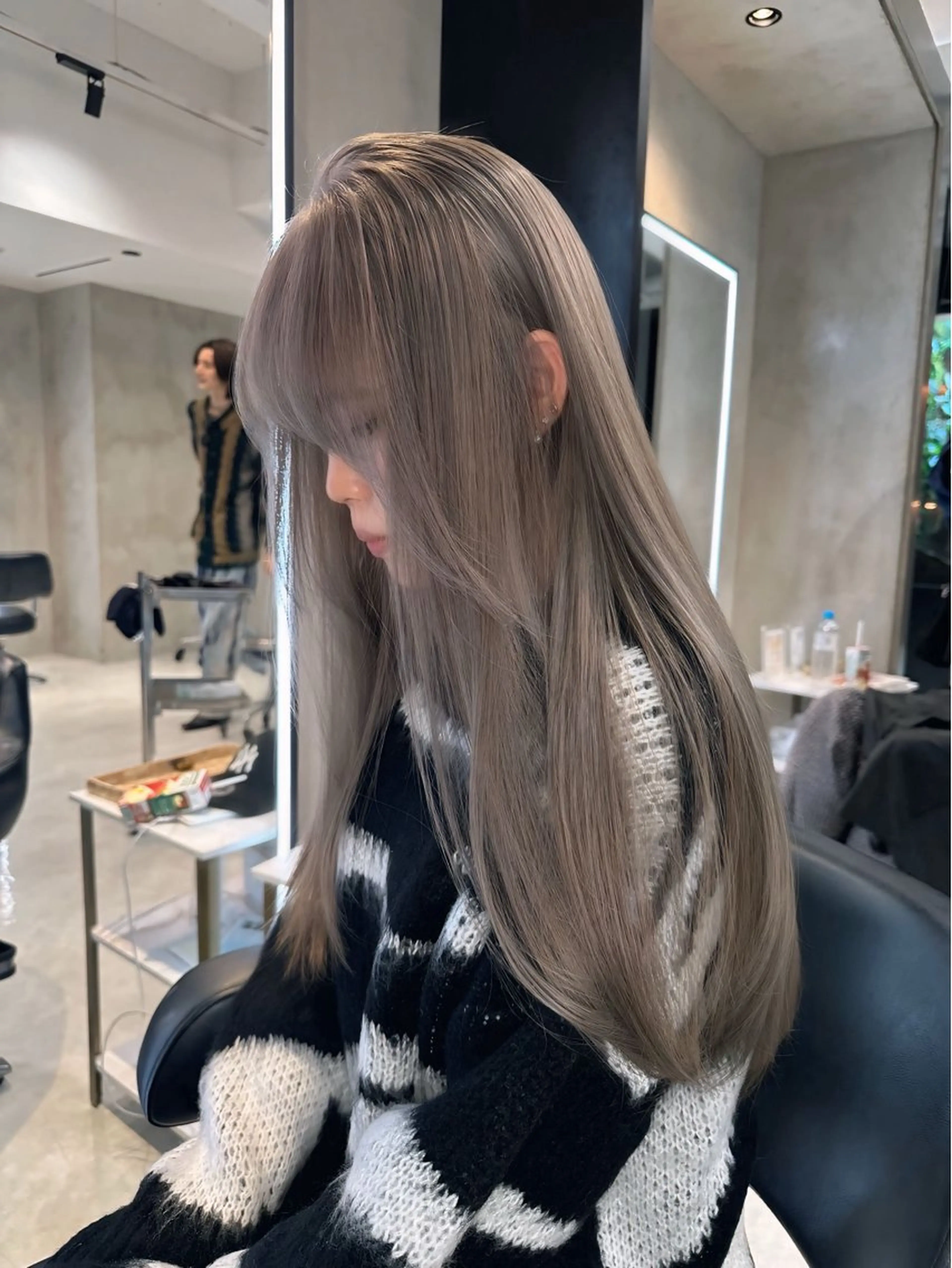 ロング カラー カット ヘアカラー トリートメント 韓国ヘア🇰🇷 透明感カラー🩶のヘアスタイル