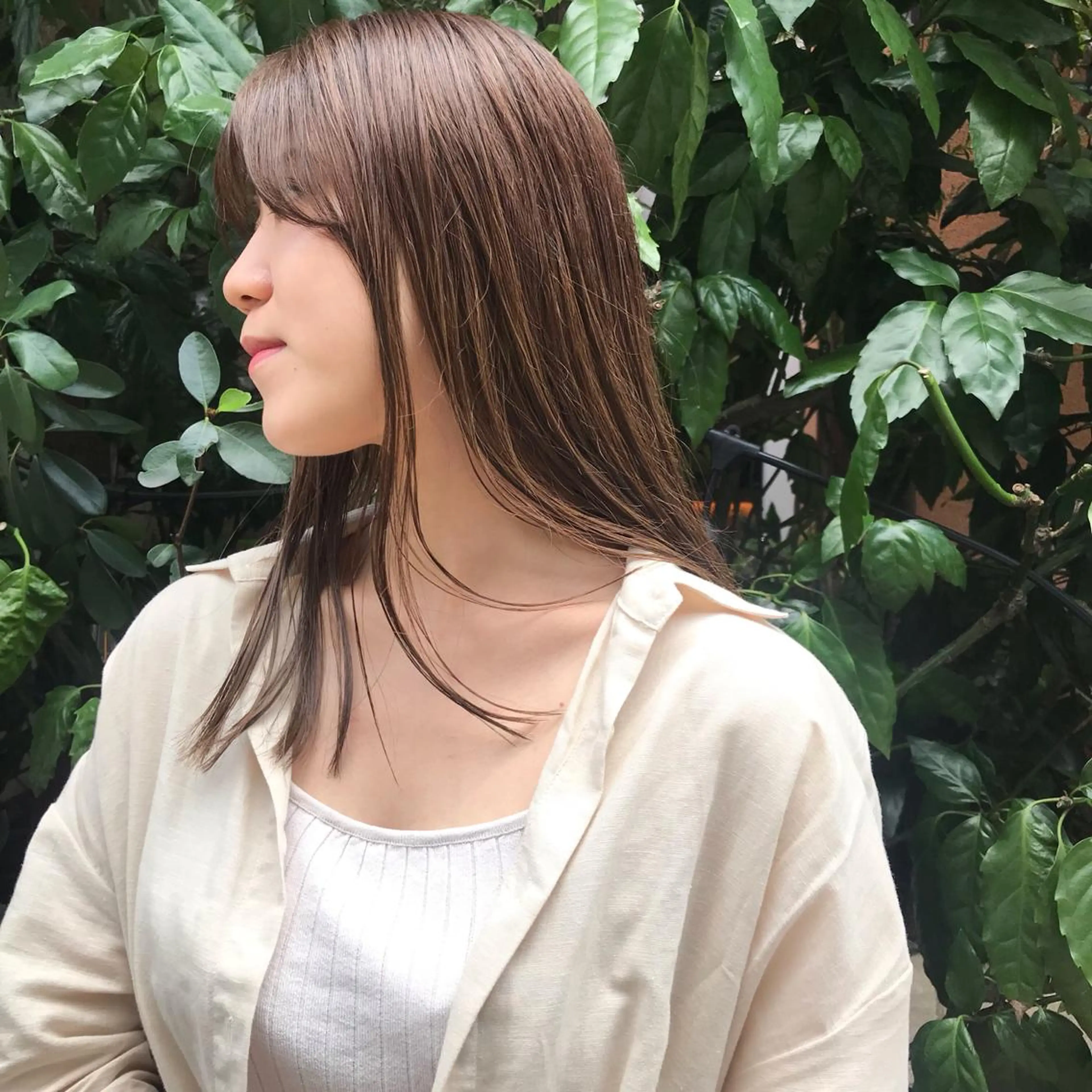 セミロング カラー ベージュカラー HARUNA🤍 色持ち良いツヤ髪のヘアスタイル