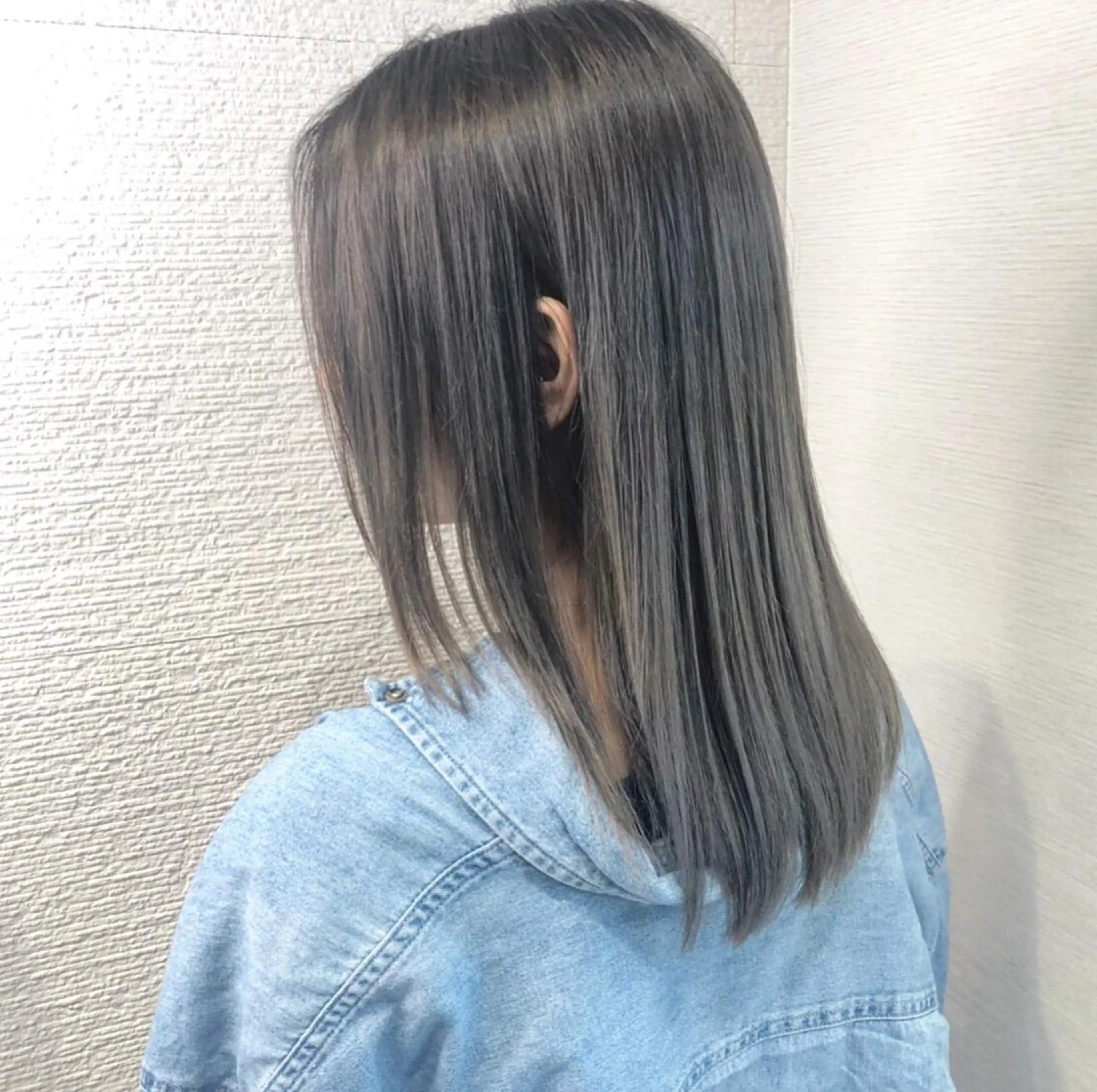 セミロング カラー パーマ アッシュ ブリーチ トリートメント 酸熱トリートメント CURE nex the salon所属・清野 大のヘアスタイル