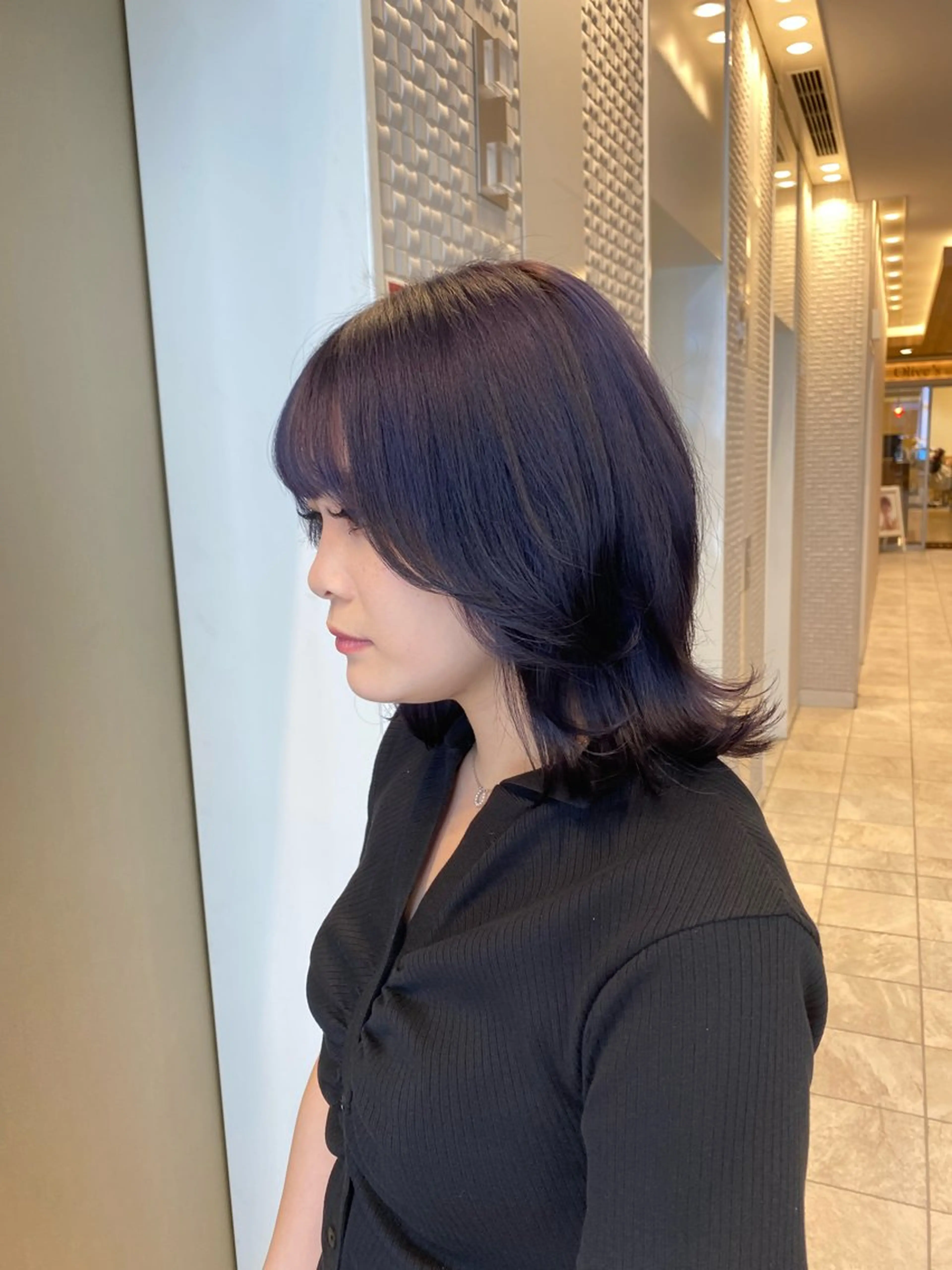 ミディアム カラー ヘアアレンジ カット ヘアカラー トリートメント ヘアセット 新宿スペインカール ヨモギダのヘアスタイル