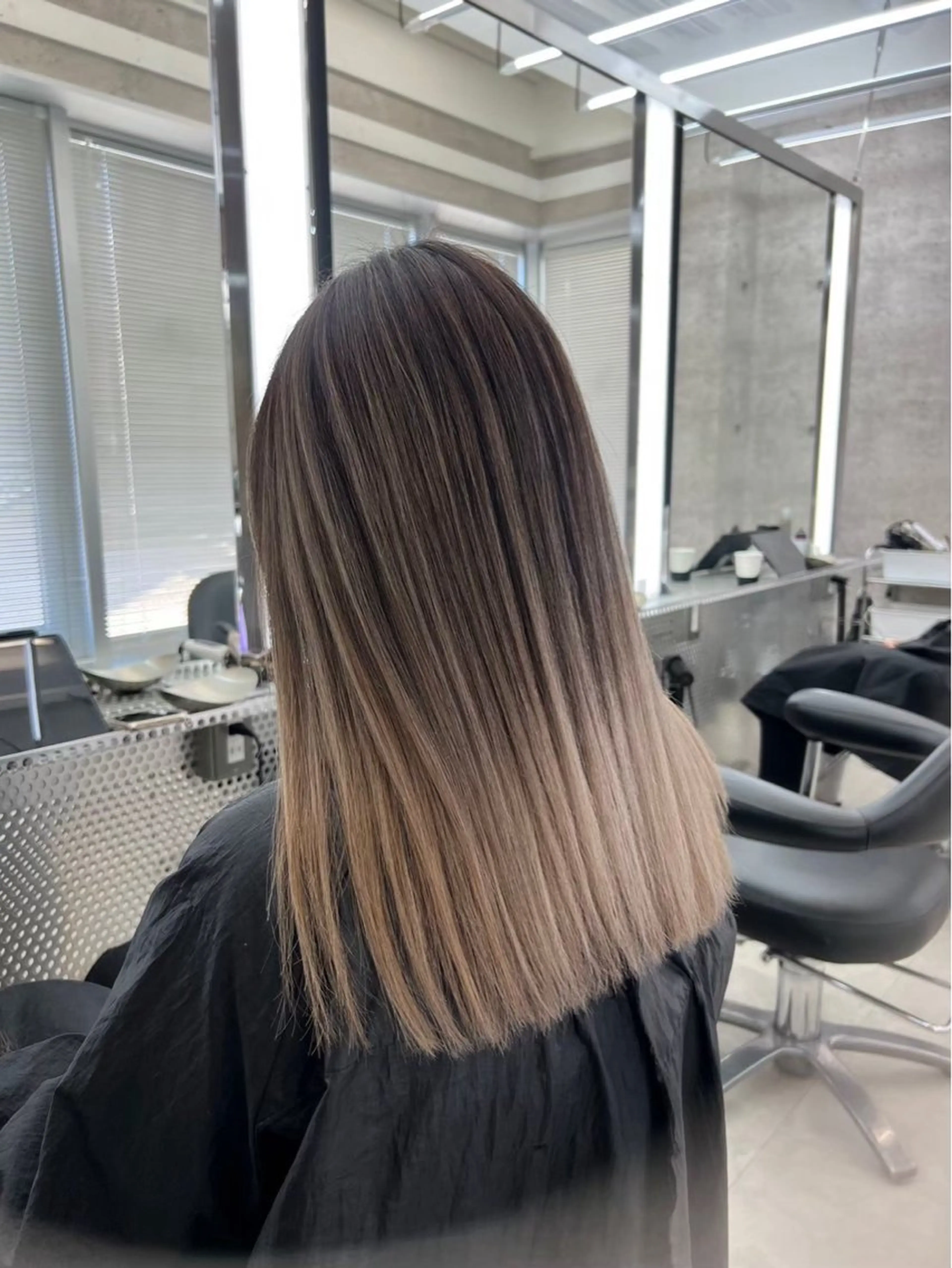 ミディアム カラー バレイヤージュ レイヤーカット iki omotesando所属・KIRYU SARAのヘアスタイル