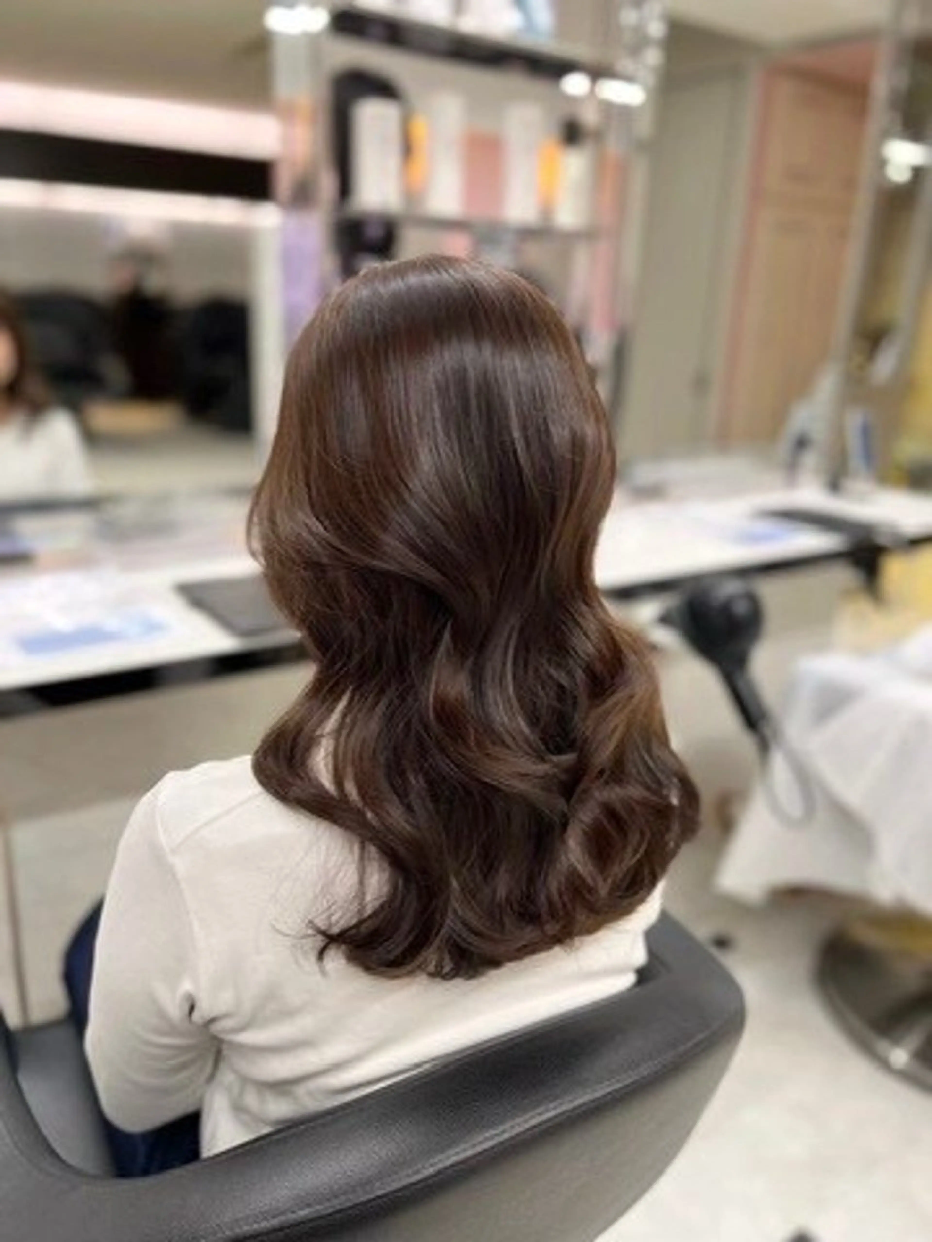 セミロング ヘアカラー 似合わせ艶カラー🪽 ひかる🪽🩶のヘアスタイル