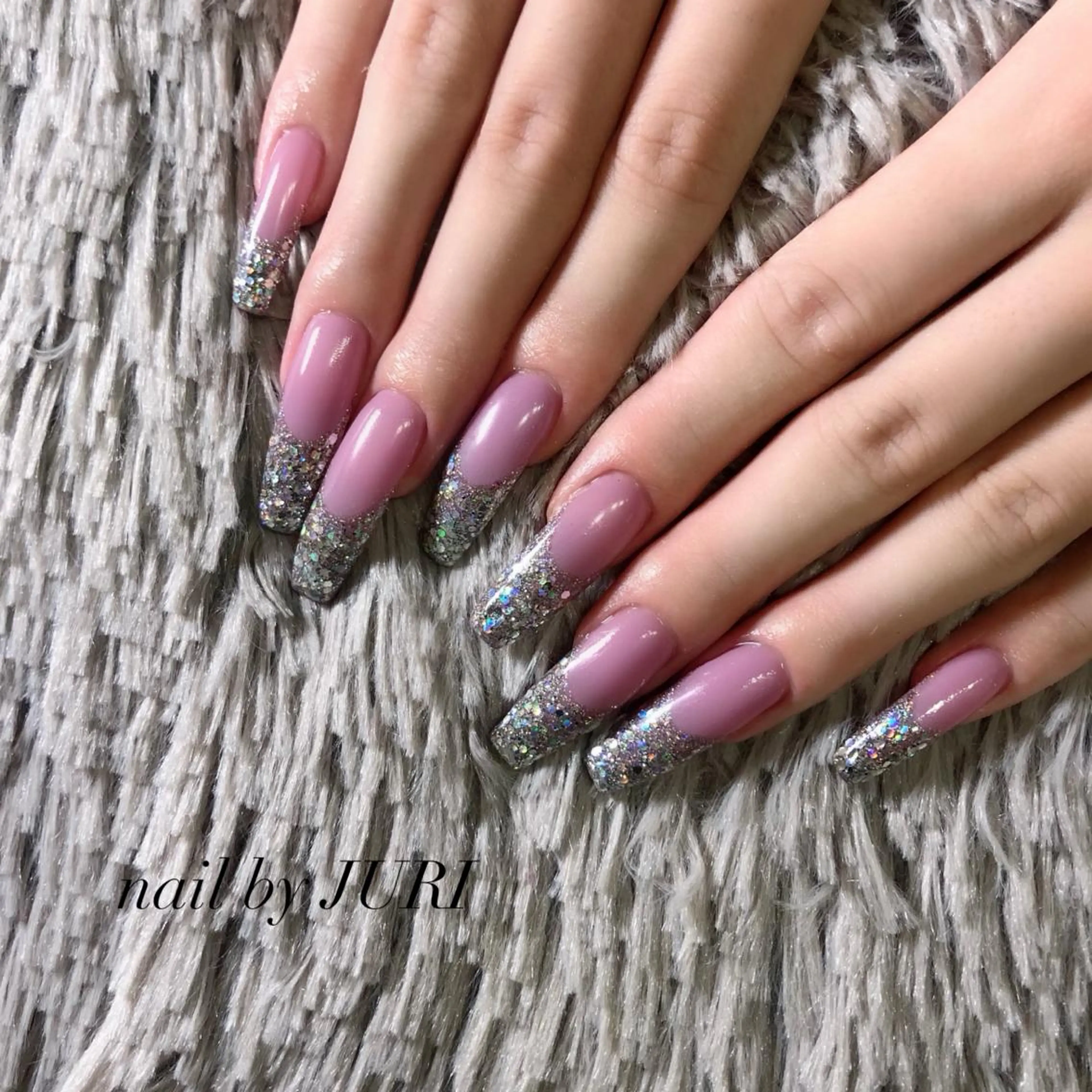 ネイル フットネイル フレンチネイル ジェルネイル ラメ(グリッター) ラメグラデーション NEO Beauty Salon所属・𝐍𝐄𝐎 𝐉𝐔𝐑𝐈のネイルデザイン