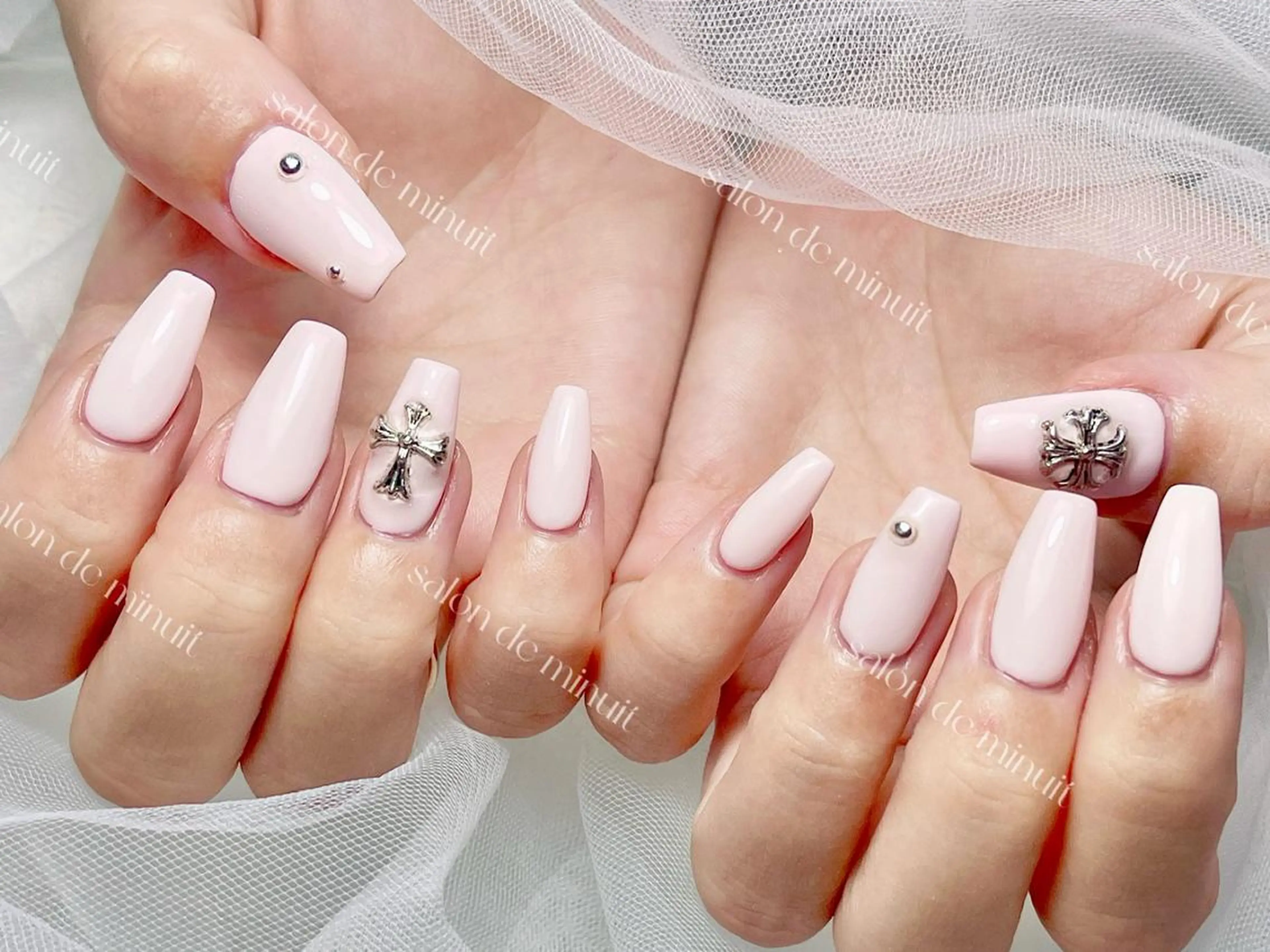 ネイル Salon de Minuit🦩のネイルデザイン