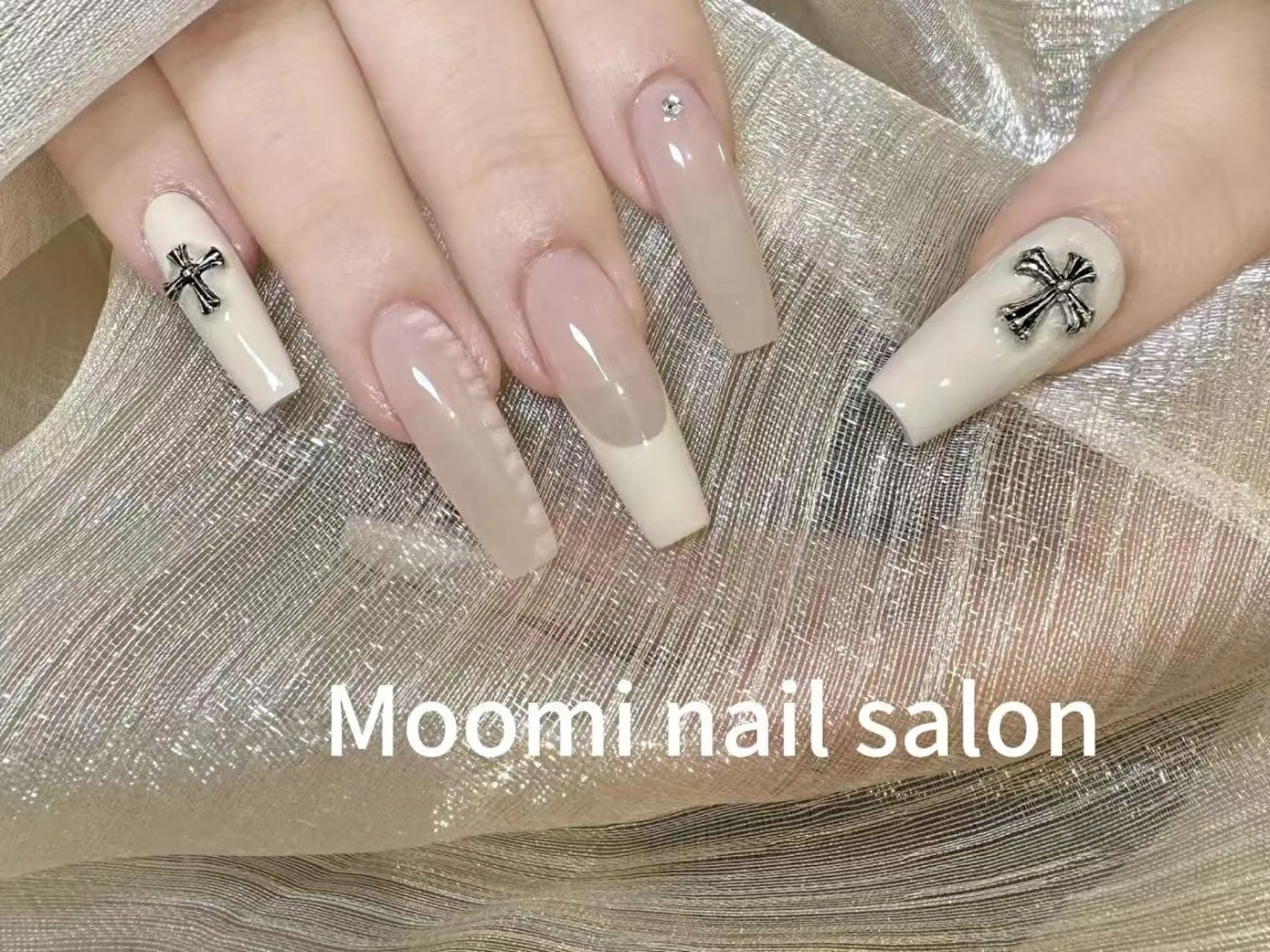 ロング ハンドネイル moomi ゆりのネイルデザイン