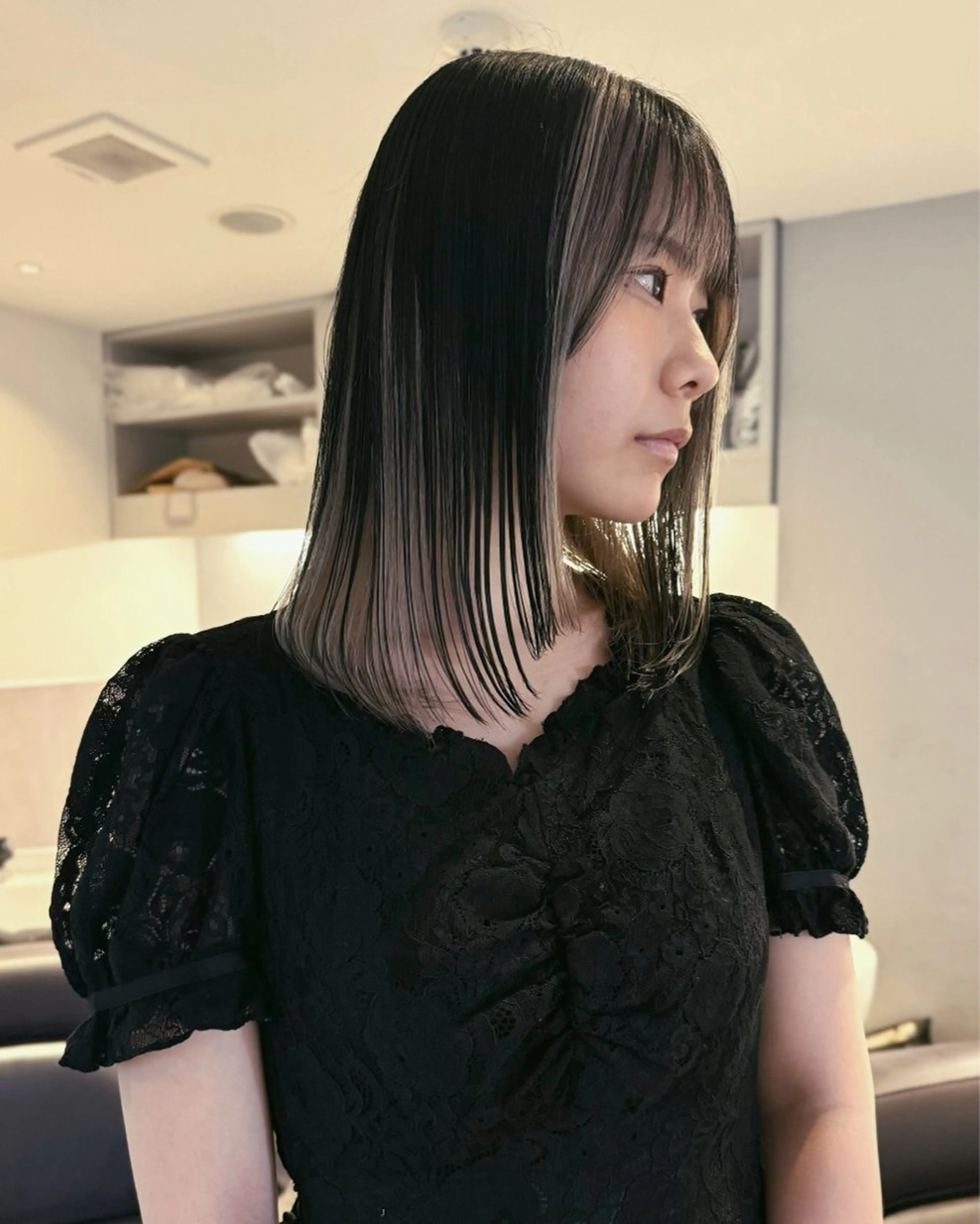 セミロング カラー ヘアカラー RAIMA ハイトーンレイヤーのヘアスタイル