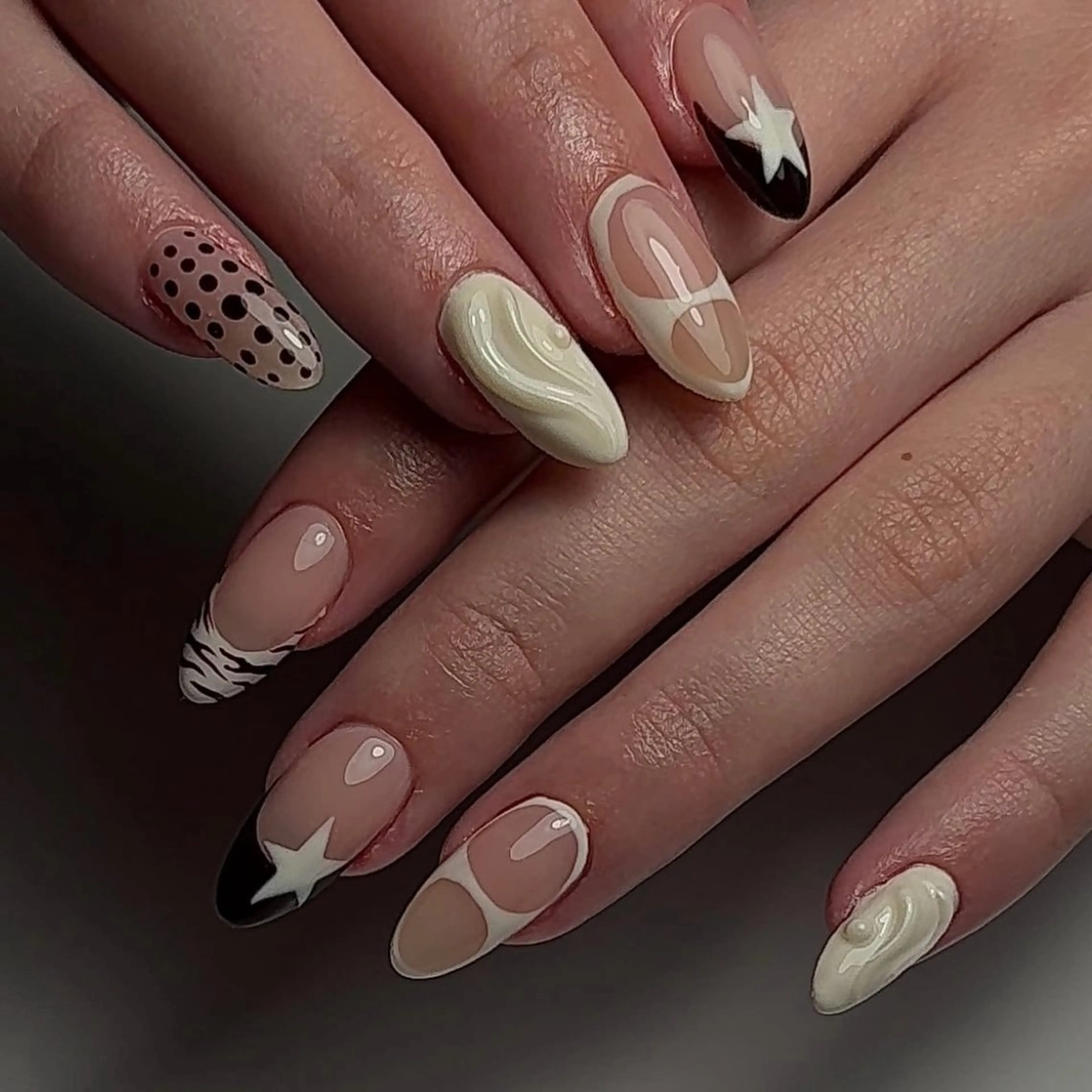 ネイル アートネイル ジェルネイル キラキラネイル ミラーネイル ニュアンスネイル ハンドネイル Ryu Nail Studio所属・Ryu Nail 新大久保のネイルデザイン