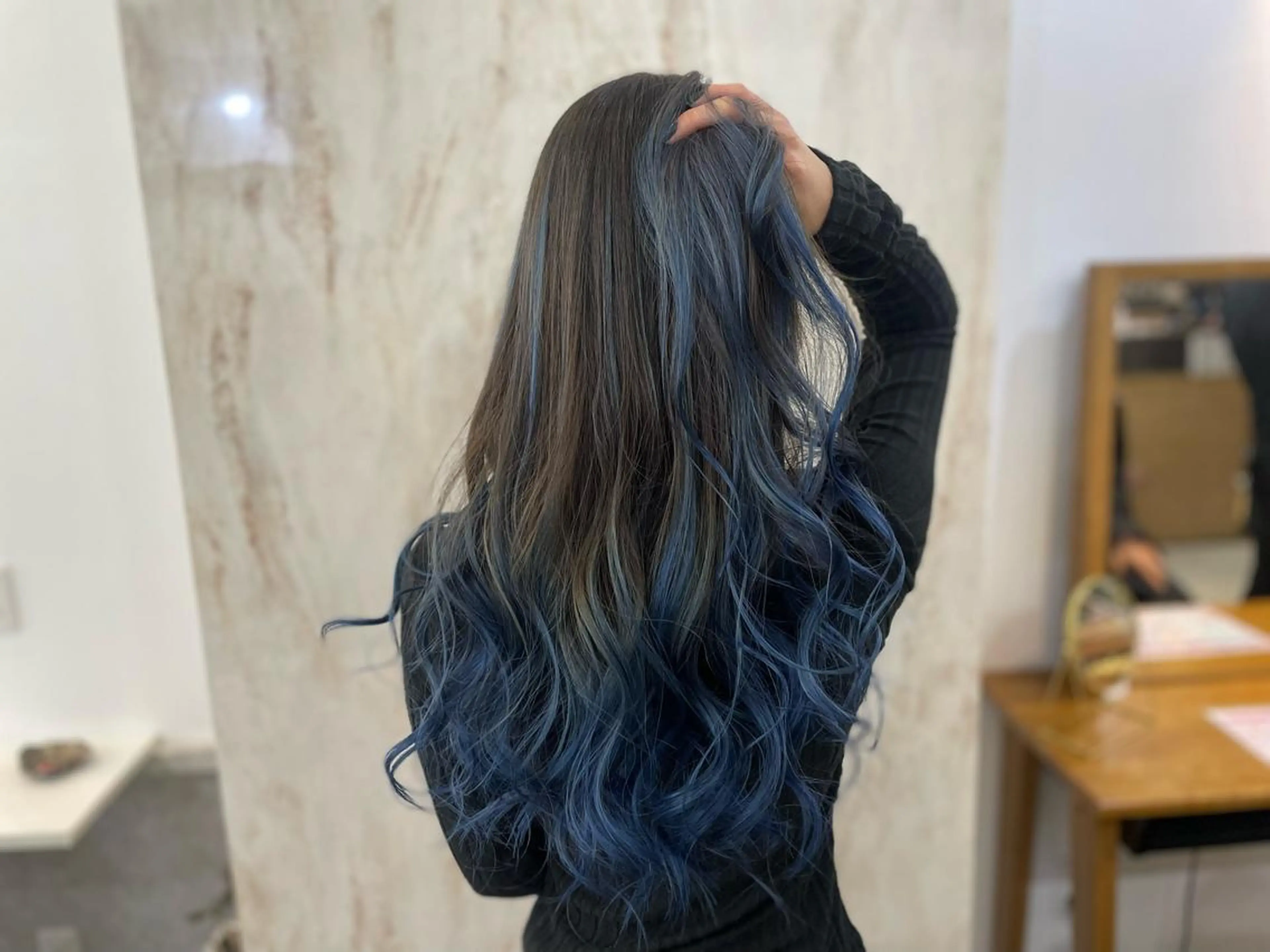 ロング カラー ブルーカラー グラデーションカラー ヘアカラー 🎀ikuno🎀 Lovis  大宮のヘアスタイル