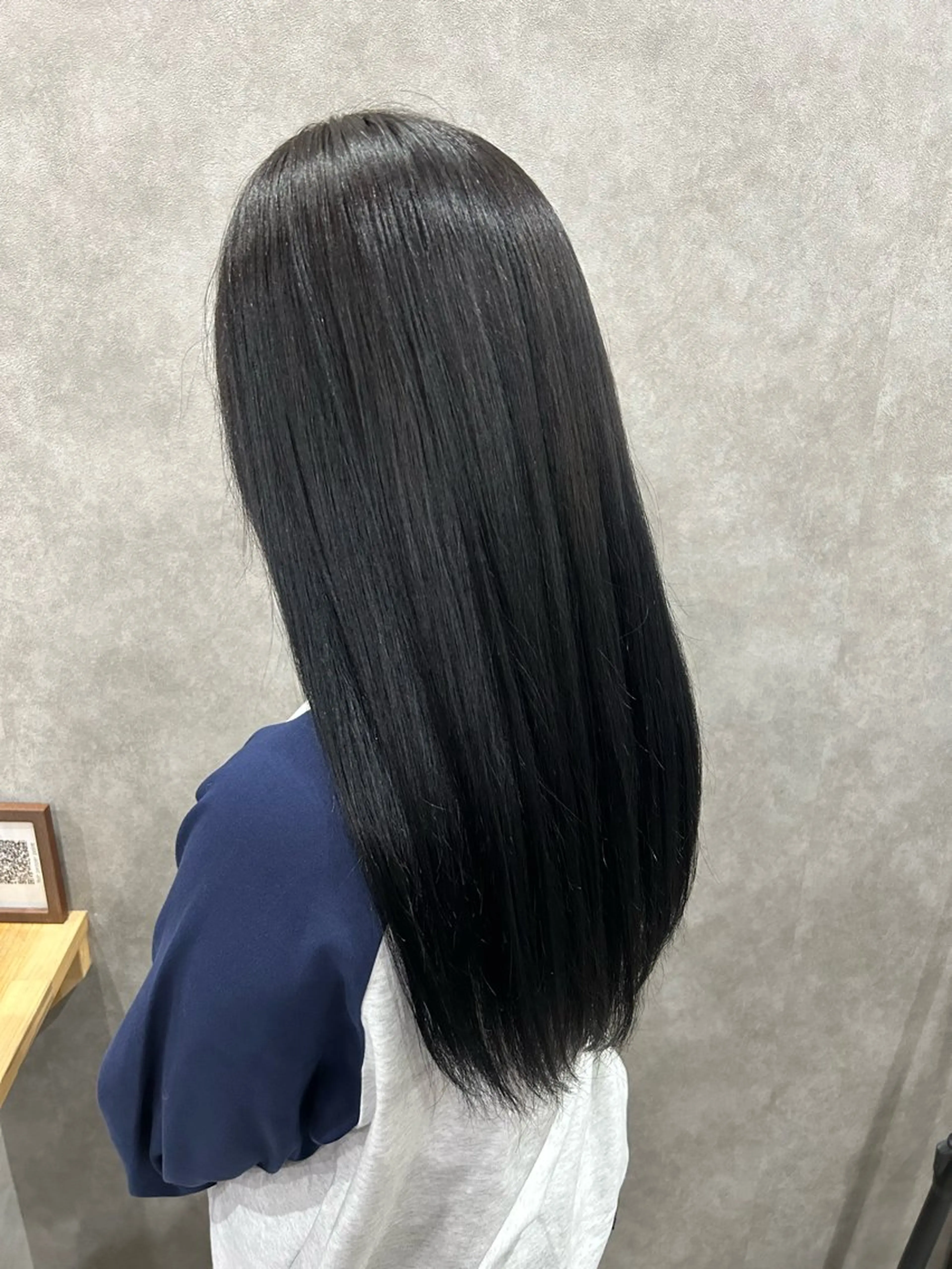 ロング カラー 黒髪 ブルーカラー ブルーブラック ヘアカラー トリートメント 廣瀬 あずさのヘアスタイル