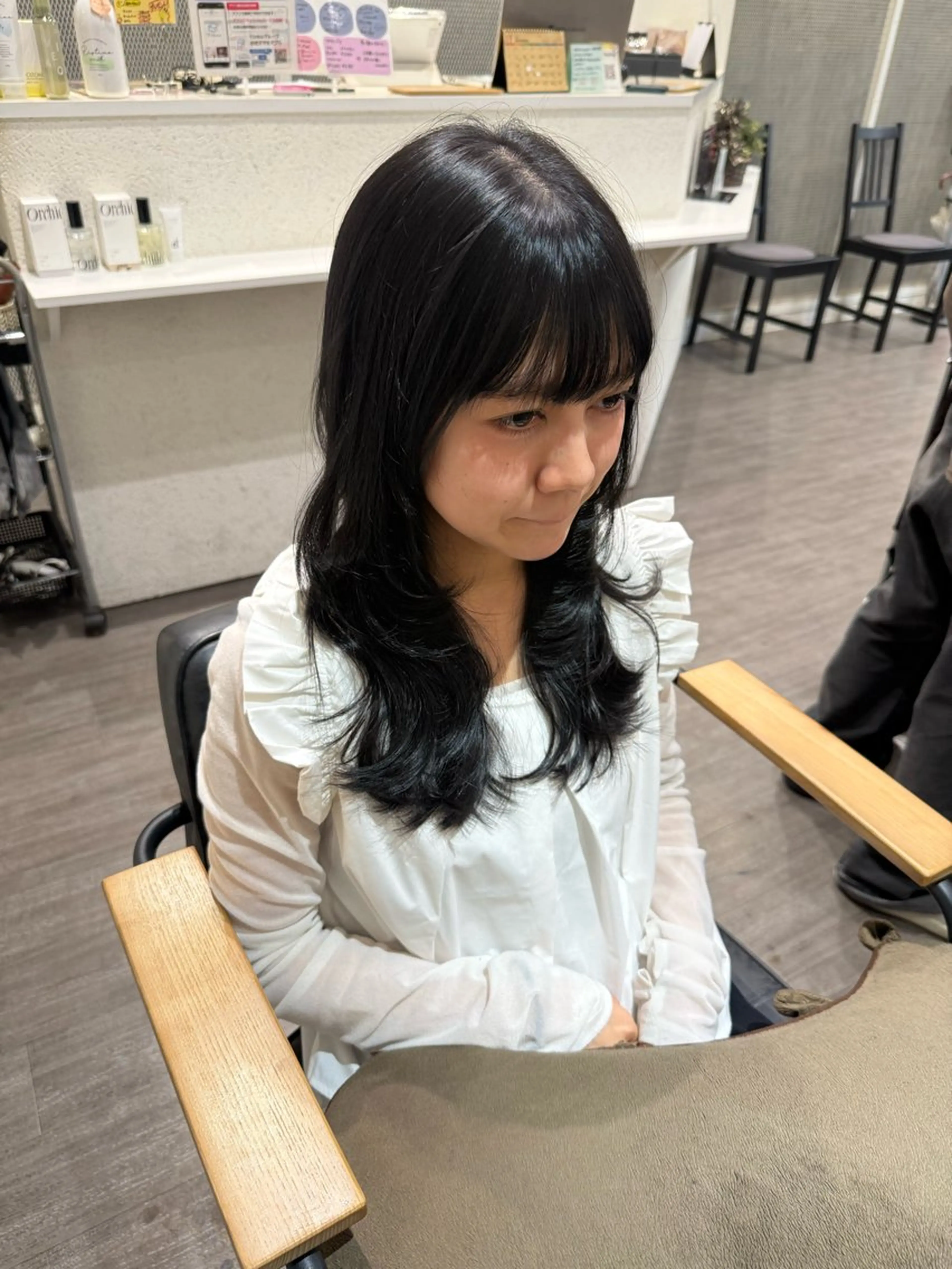 セミロング カラー 黒髪 ブルーカラー ブルーブラック レイヤーカット カット ヘアカラー トリートメント 上田 紗也のヘアスタイル