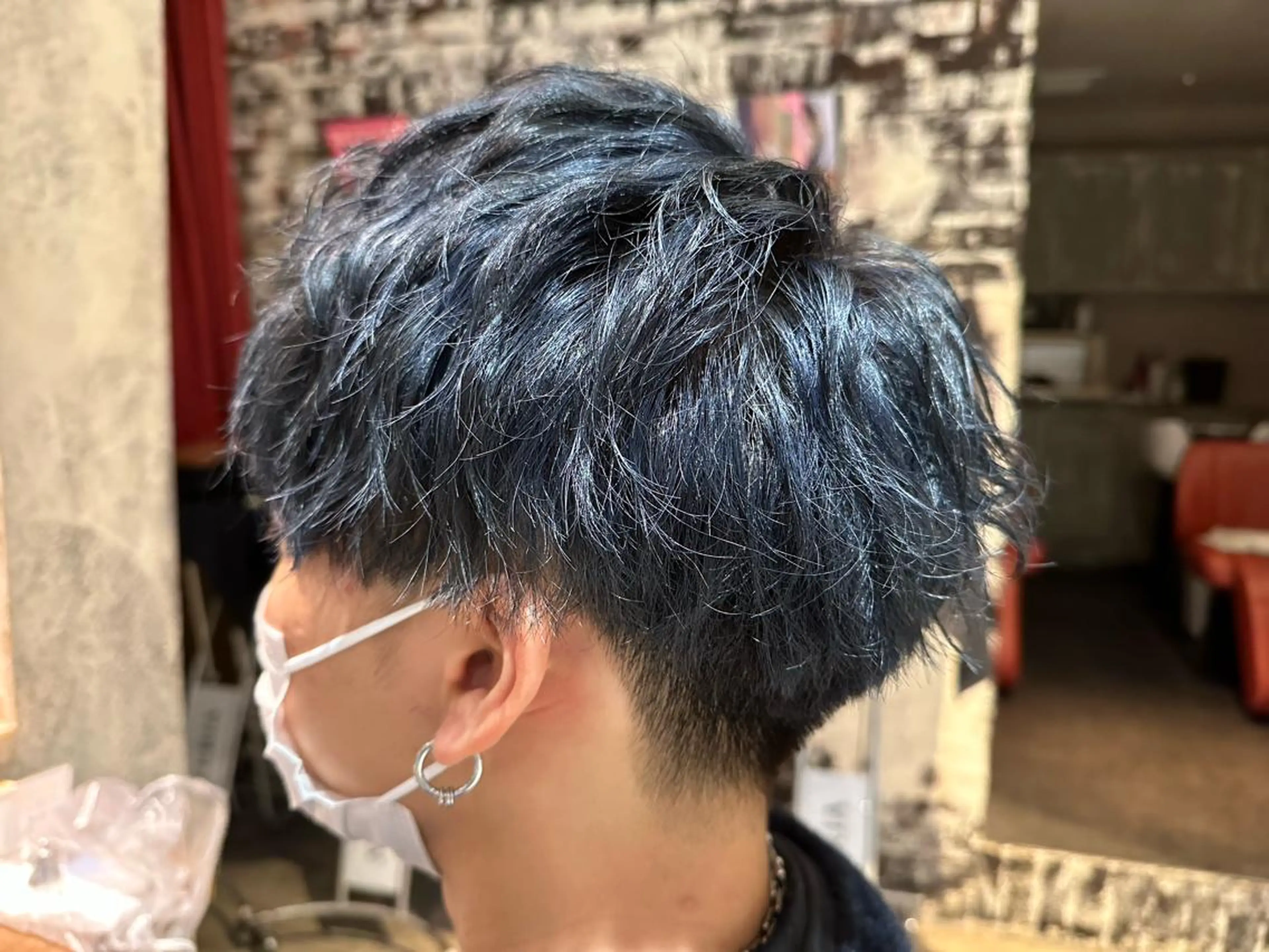 ショート カラー ヘアアレンジ メンズ メンズブリーチ 黒髪 ブリーチ ブルーカラー ブルーブラック ヘアカラー トリートメント 瀧尻 光のヘアスタイル