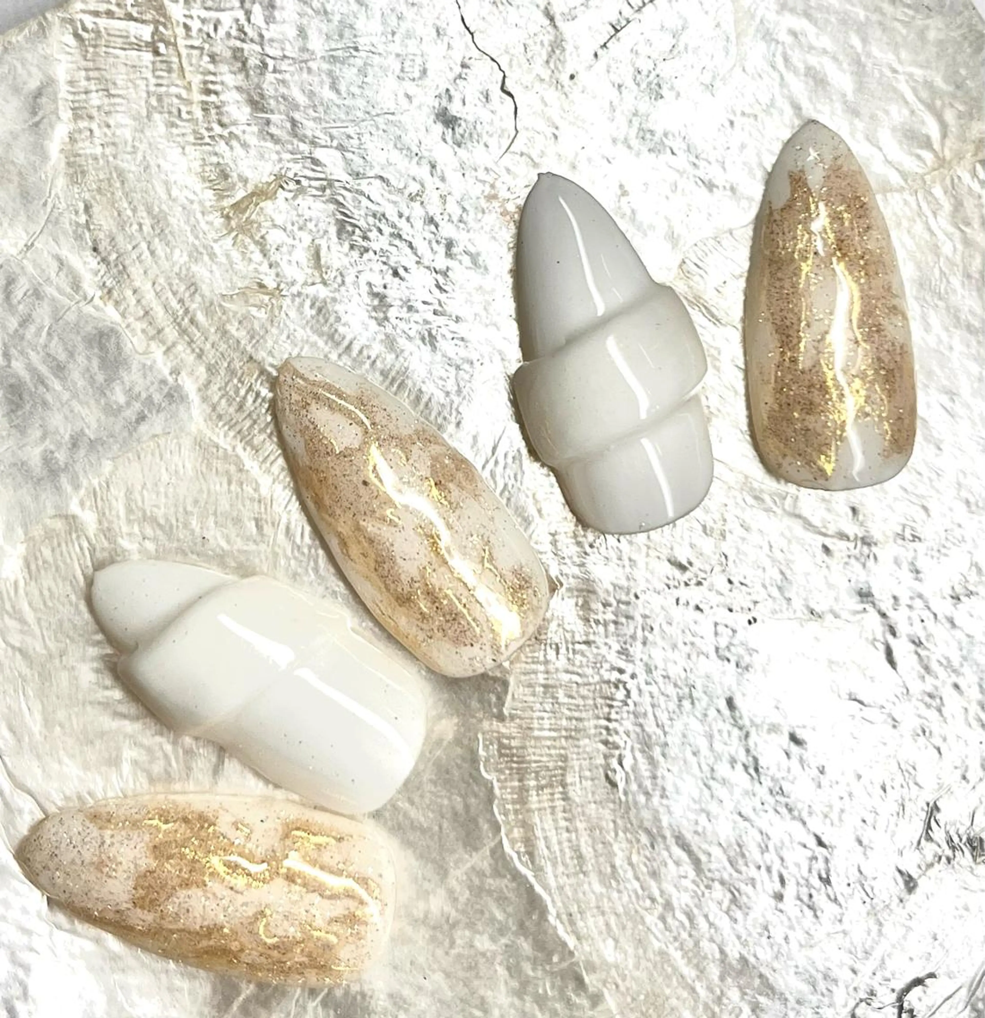 セミロング ネイル ラメ(グリッター) ニュアンスネイル ホワイト RIONnail(リオンネイル)所属・RIONnail Yurikaのネイルデザイン