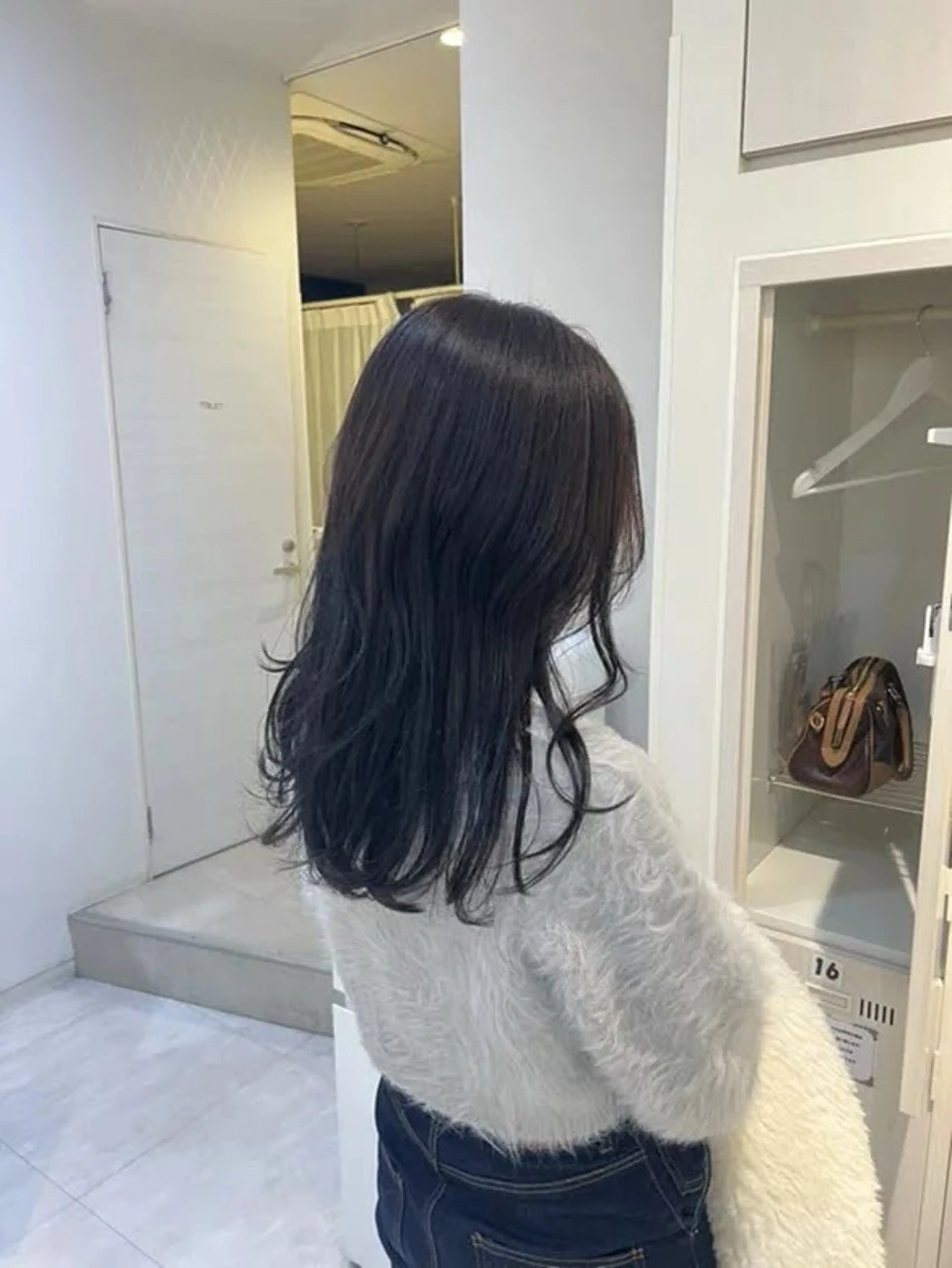 セミロング カラー ブリーチ ラベンダーカラー ヘアーメイクウィル野田阪神店所属・畑中 夢のヘアスタイル