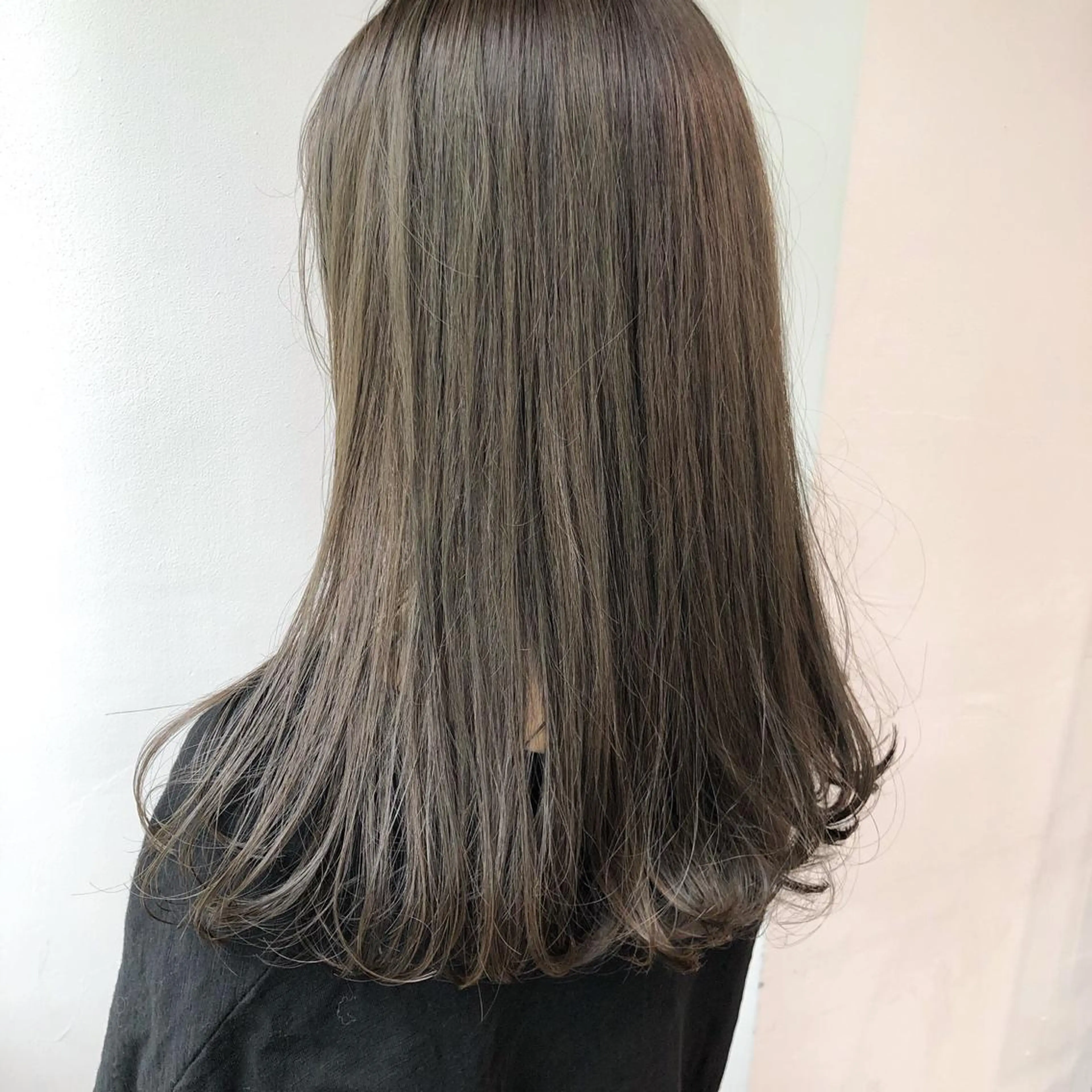 ロング カラー ショートボブ アッシュ アッシュグレー バレイヤージュ ベージュカラー ヘアカラー トリートメント ヘアセット ❤️sai❤️ official❤️のヘアスタイル