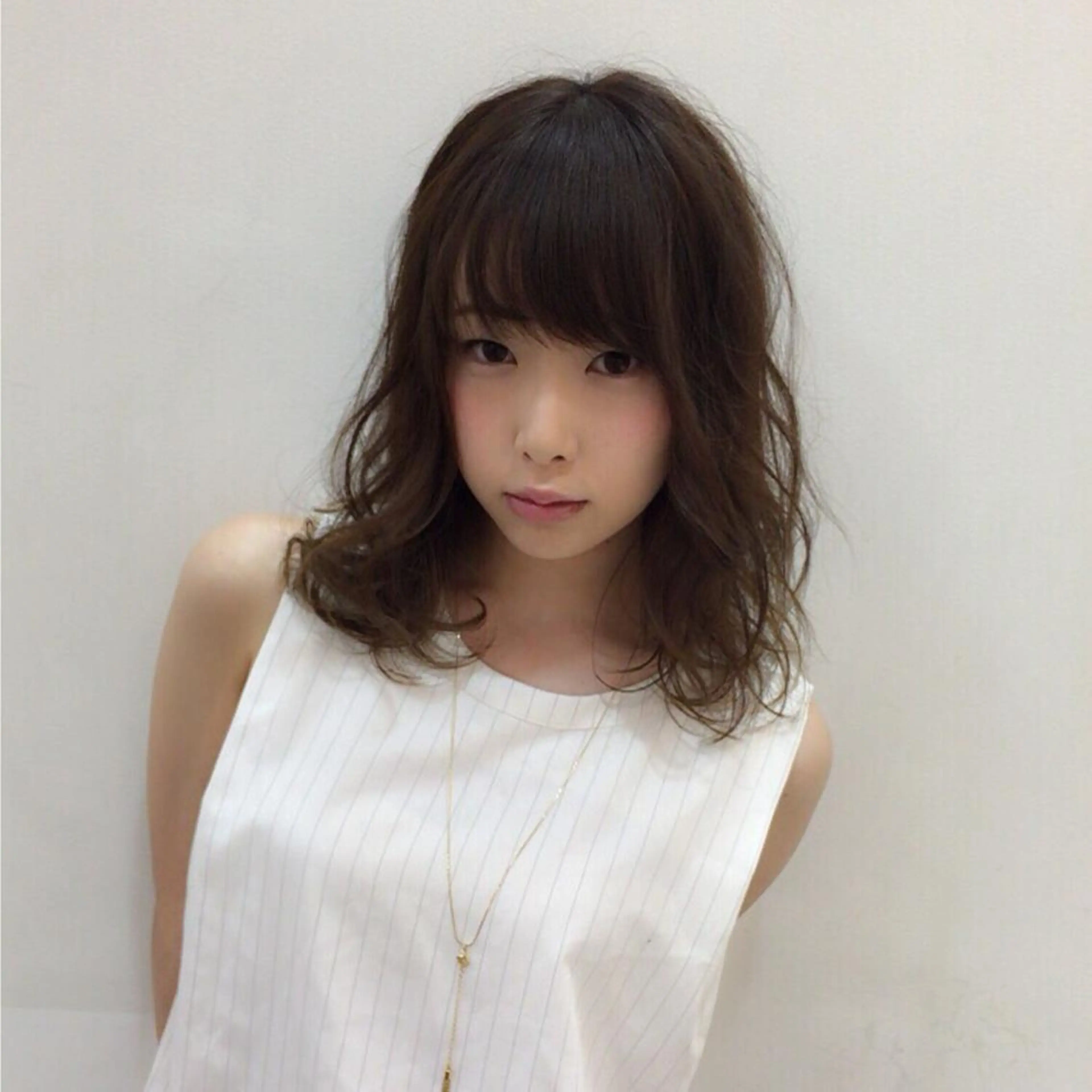 ミディアム カラー 白髪ぼかしハイライト 柳川拓哉のヘアスタイル