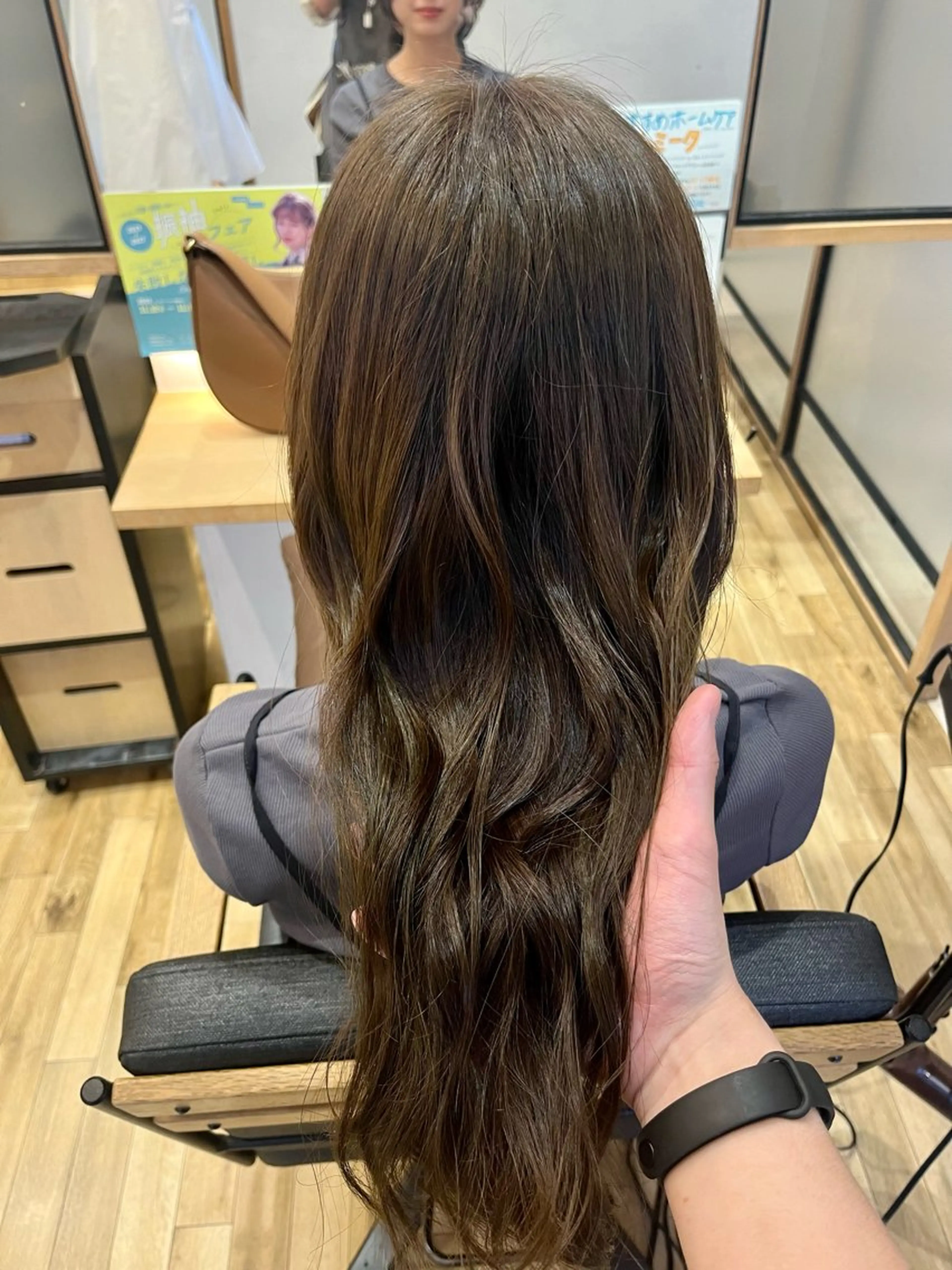 ロング カラー オリーブカラー ヘアカラー たかしま あさひのヘアスタイル