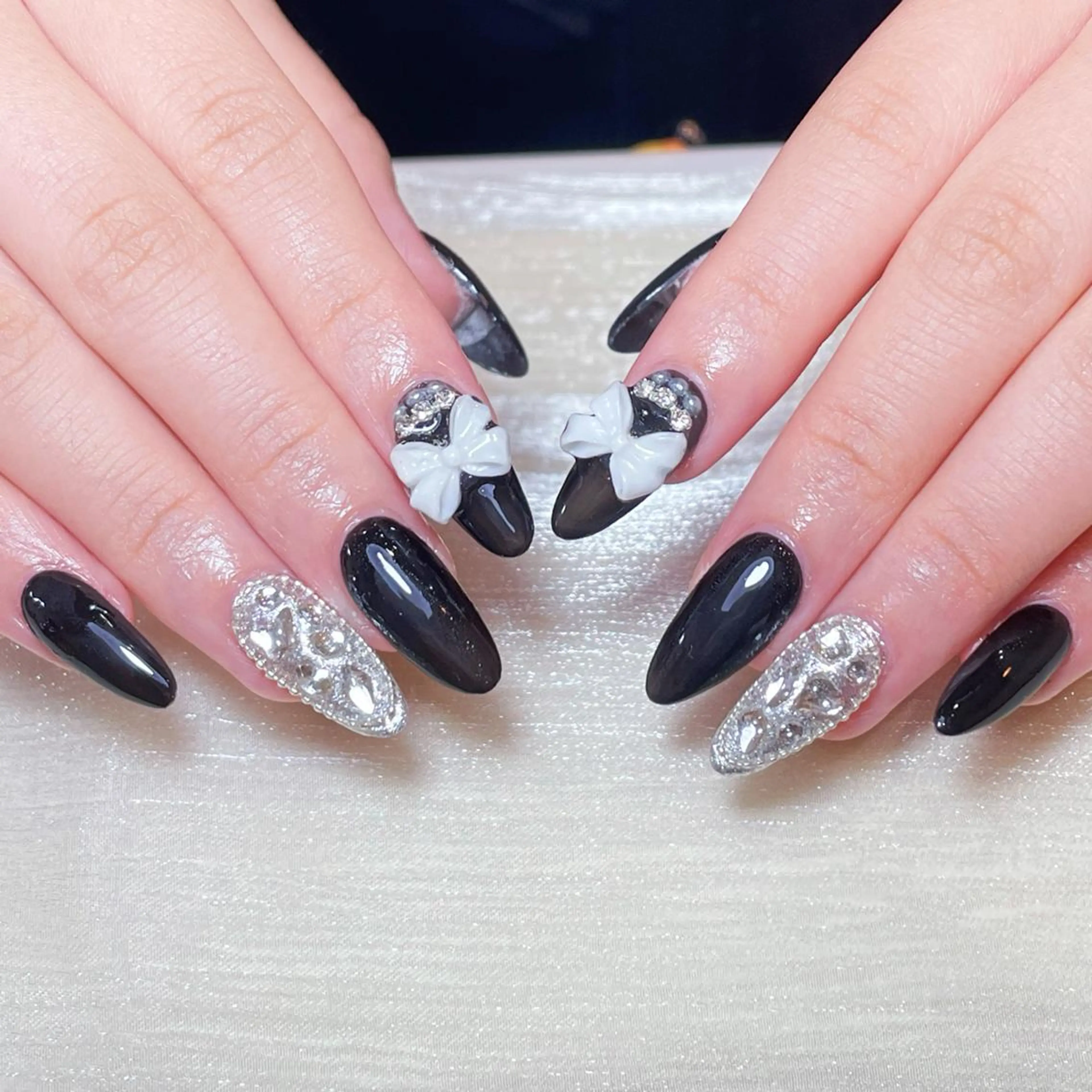 ネイル アートネイル オーロラネイル ガーリー キラキラネイル 韓国ネイル ハンドネイル DIAMOND 💅のネイルデザイン