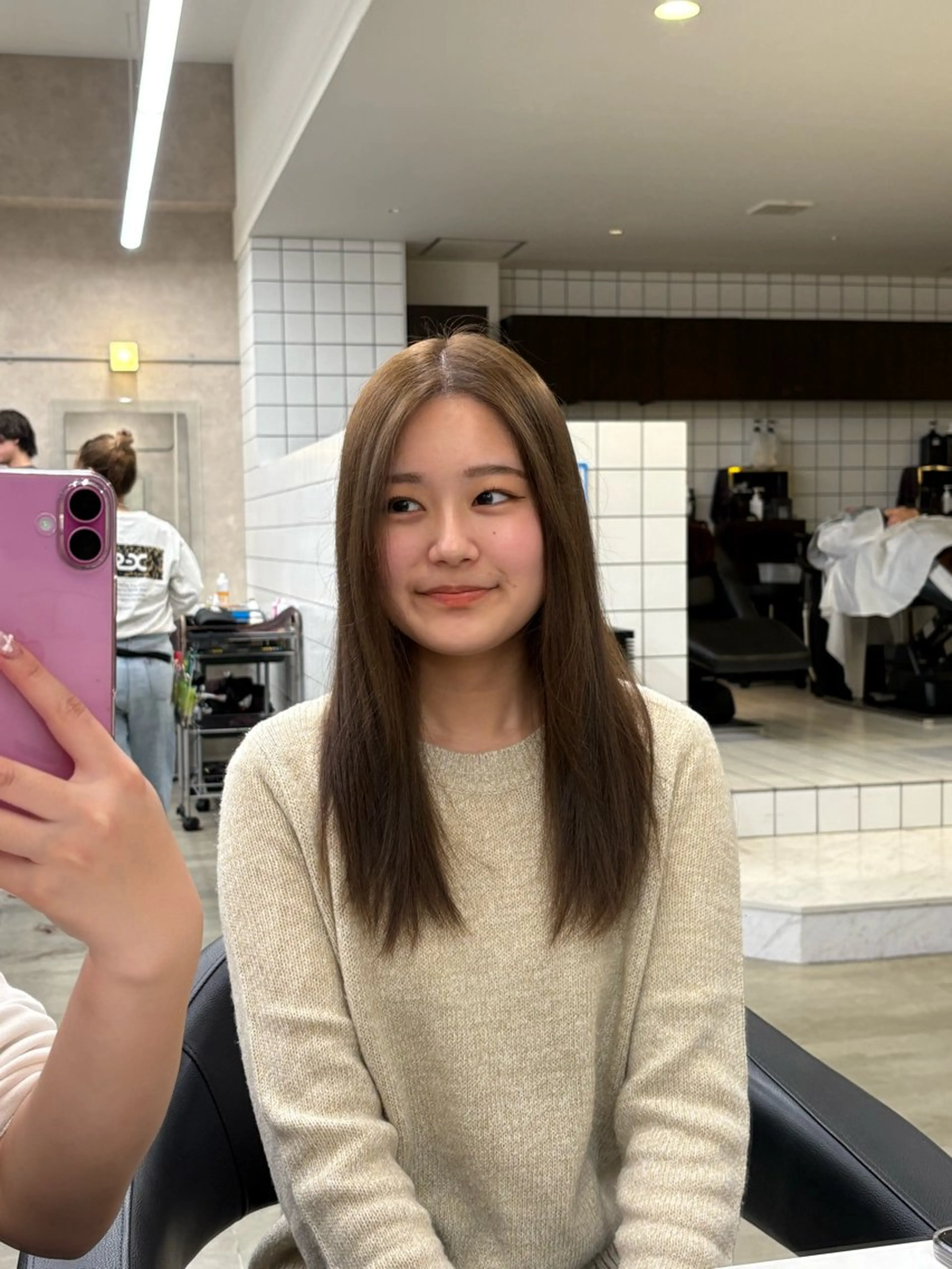 カラー ヘアカラー ベージュ／ピンク【く すみカラー】レイヤーのヘアスタイル