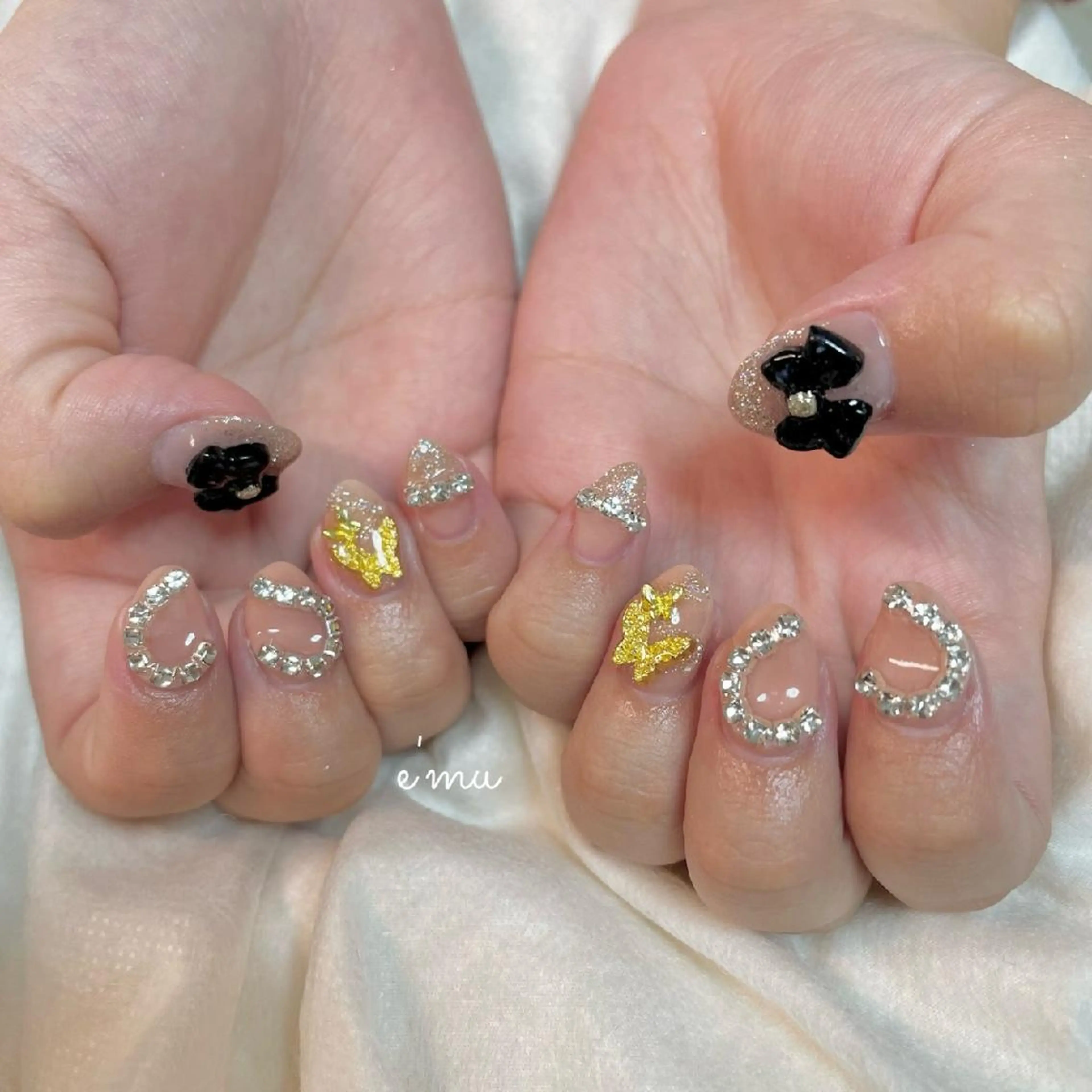 ネイル ハート キラキラネイル 韓国ネイル リボン ワンホンネイル nail salon e'mu💐のネイルデザイン