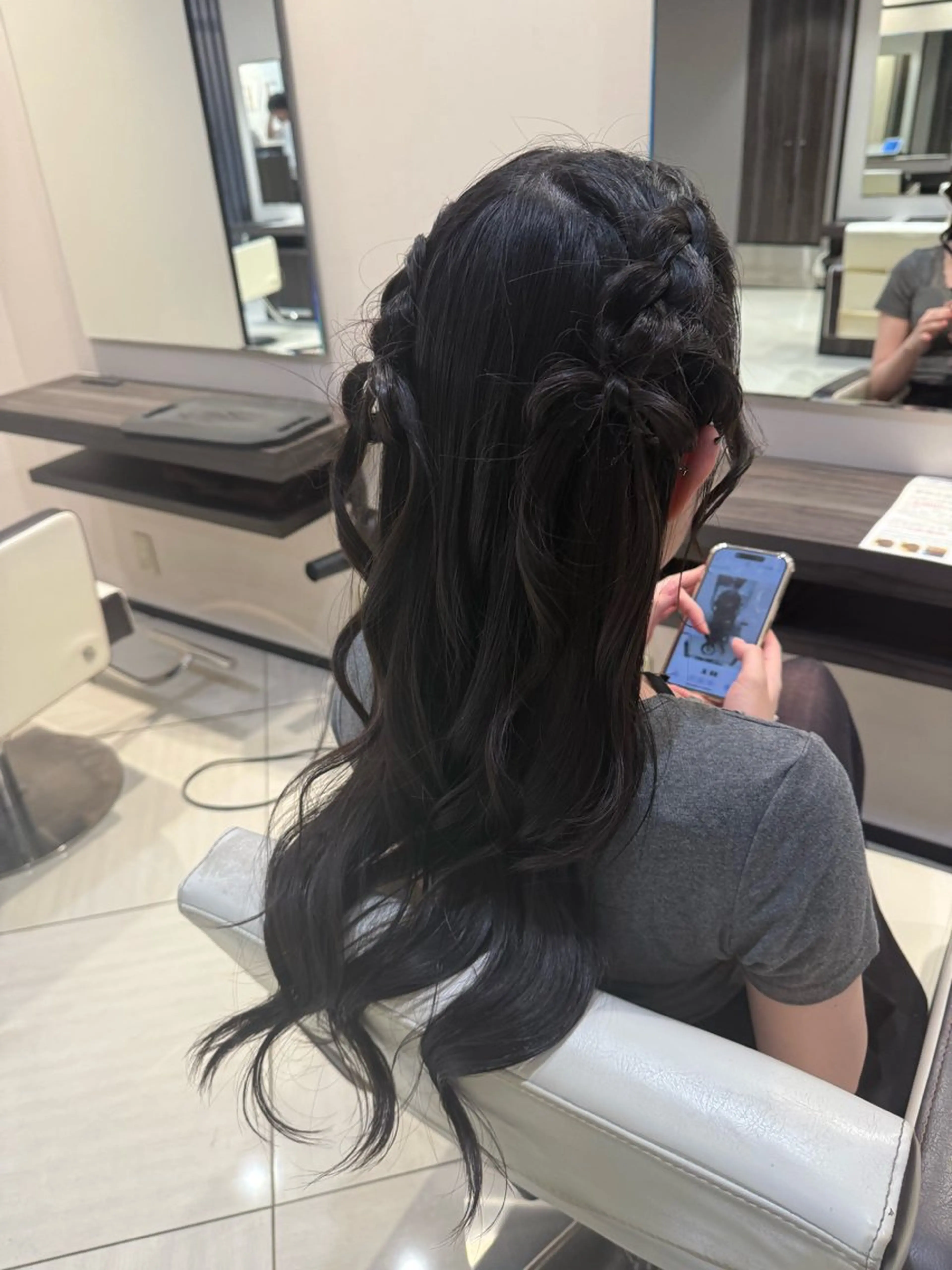 ヘアアレンジ 三つ編み ヘアセット 艶カラー/ハイトーン /アレンジ/meiのヘアスタイル