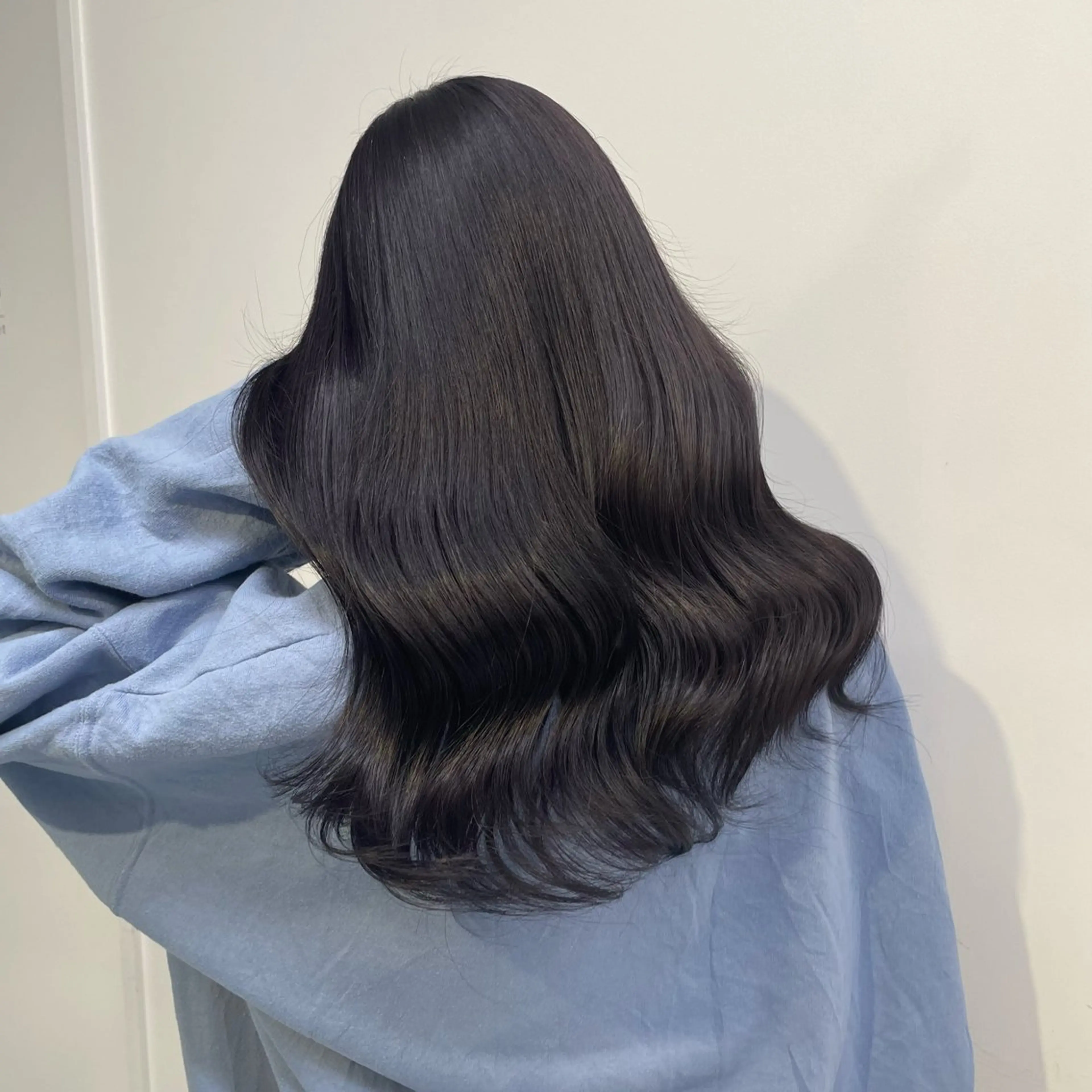 ロング カラー 黒髪 ブリーチ ブルーカラー ブルーブラック ダブルカラー ヘアカラー 💙ハイトーン韓国風 色白ヘア💙manaのヘアスタイル