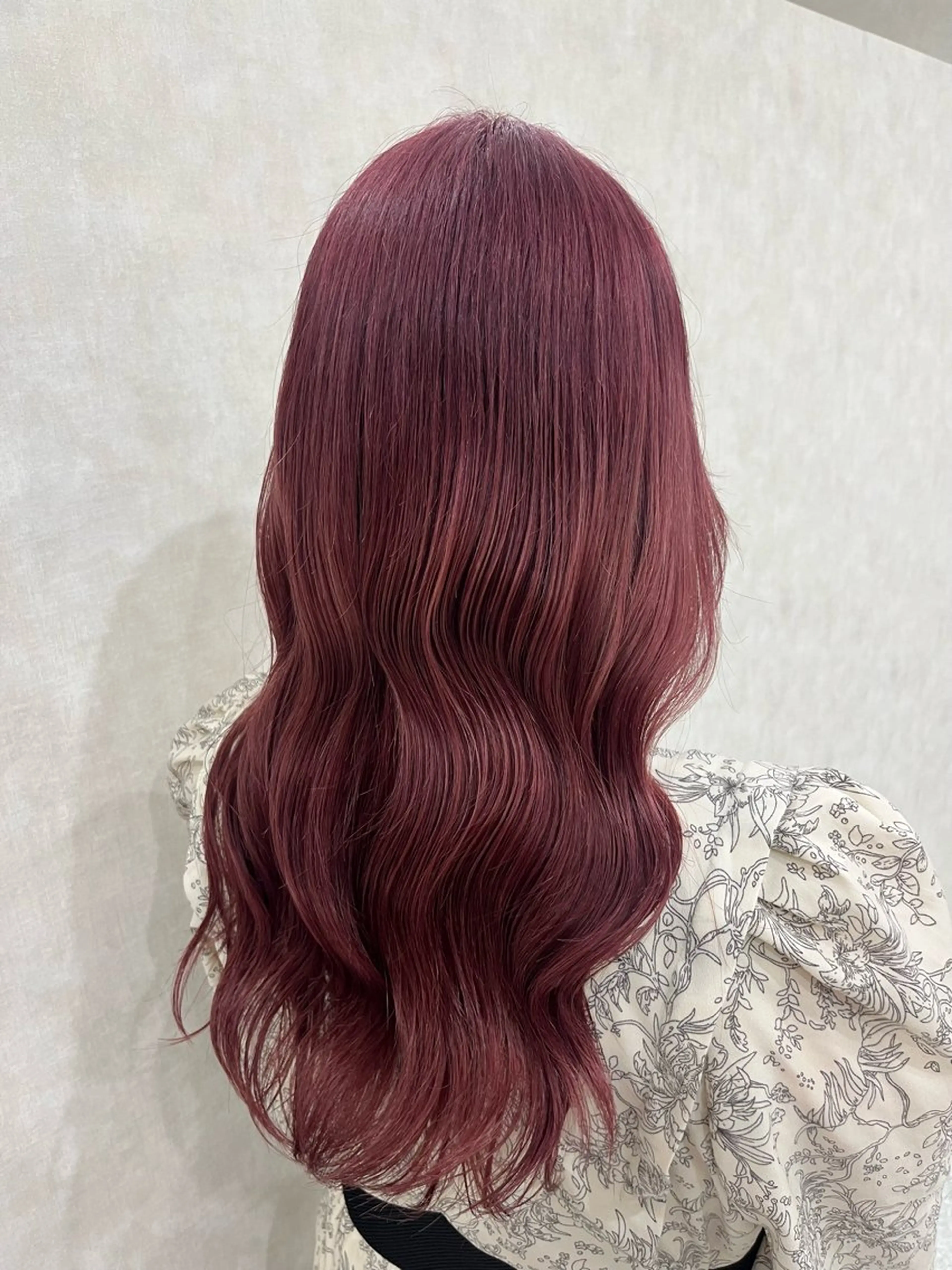 ロング カラー ブリーチ ピンクカラー 小池 風賀のヘアスタイル
