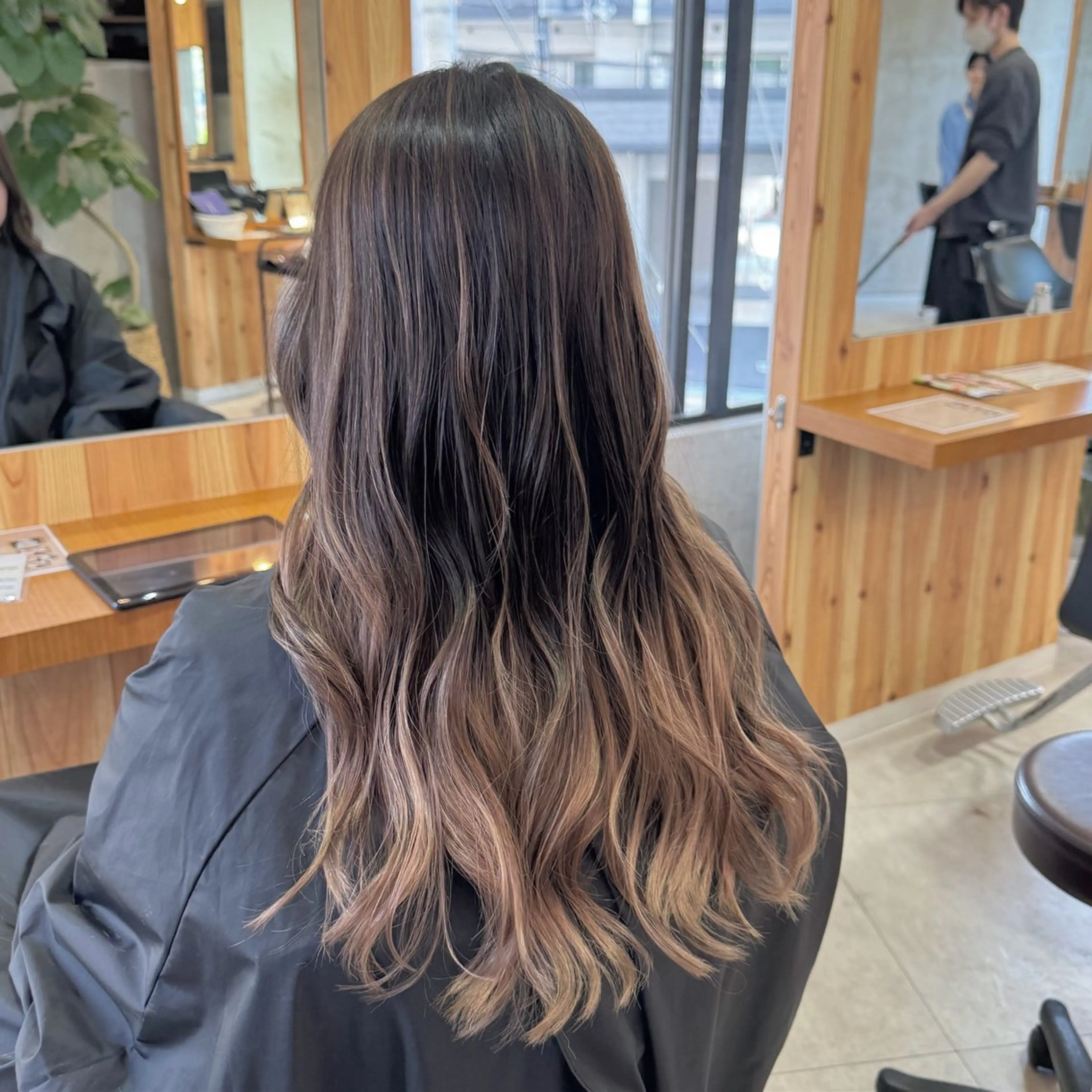 ロング カラー ヘアアレンジ 佐々木  まゆかのヘアスタイル