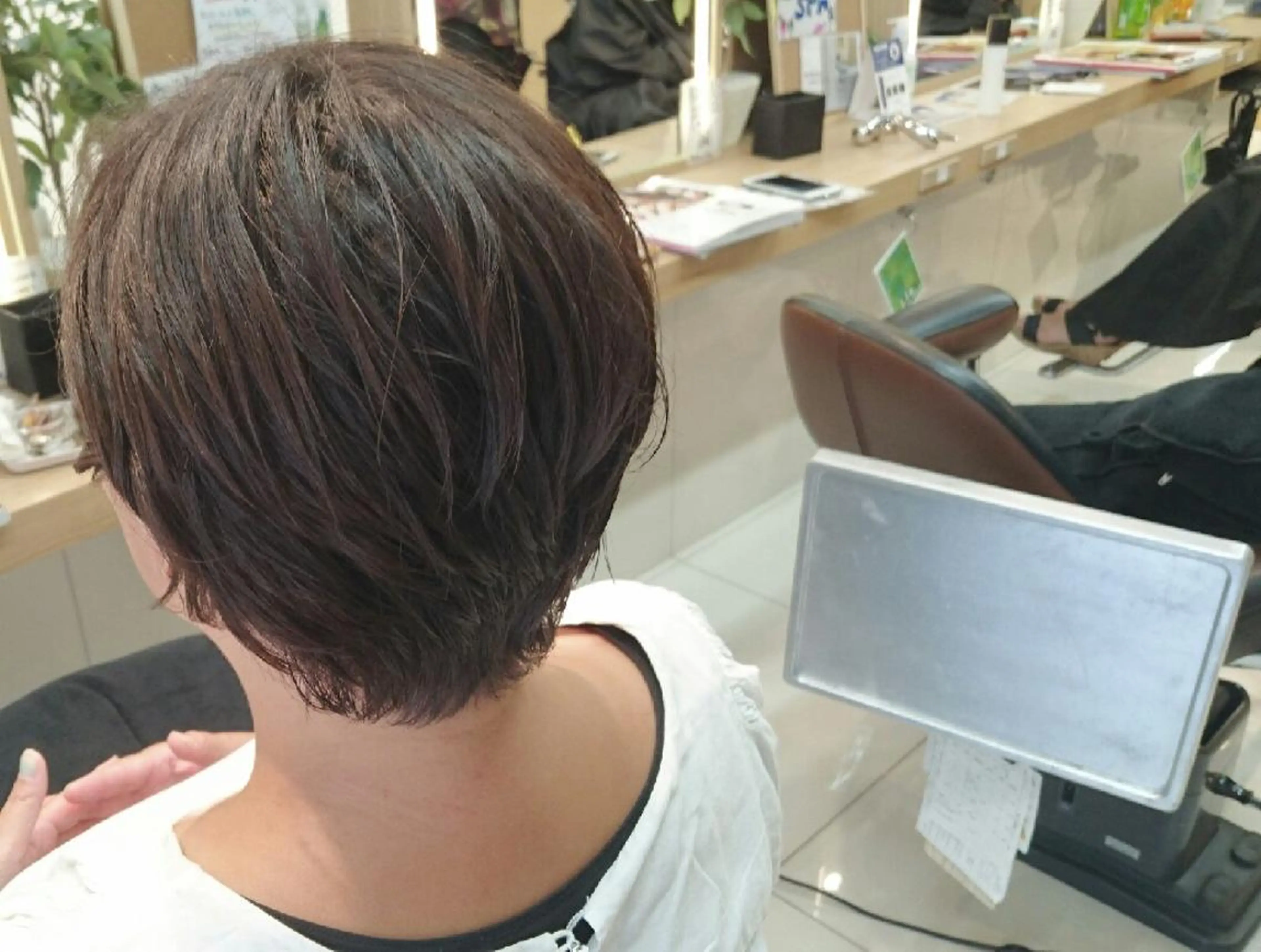 カラー ショート アッシュ ショートヘア 透明感ハイライト◎ 伊藤夏海のヘアスタイル