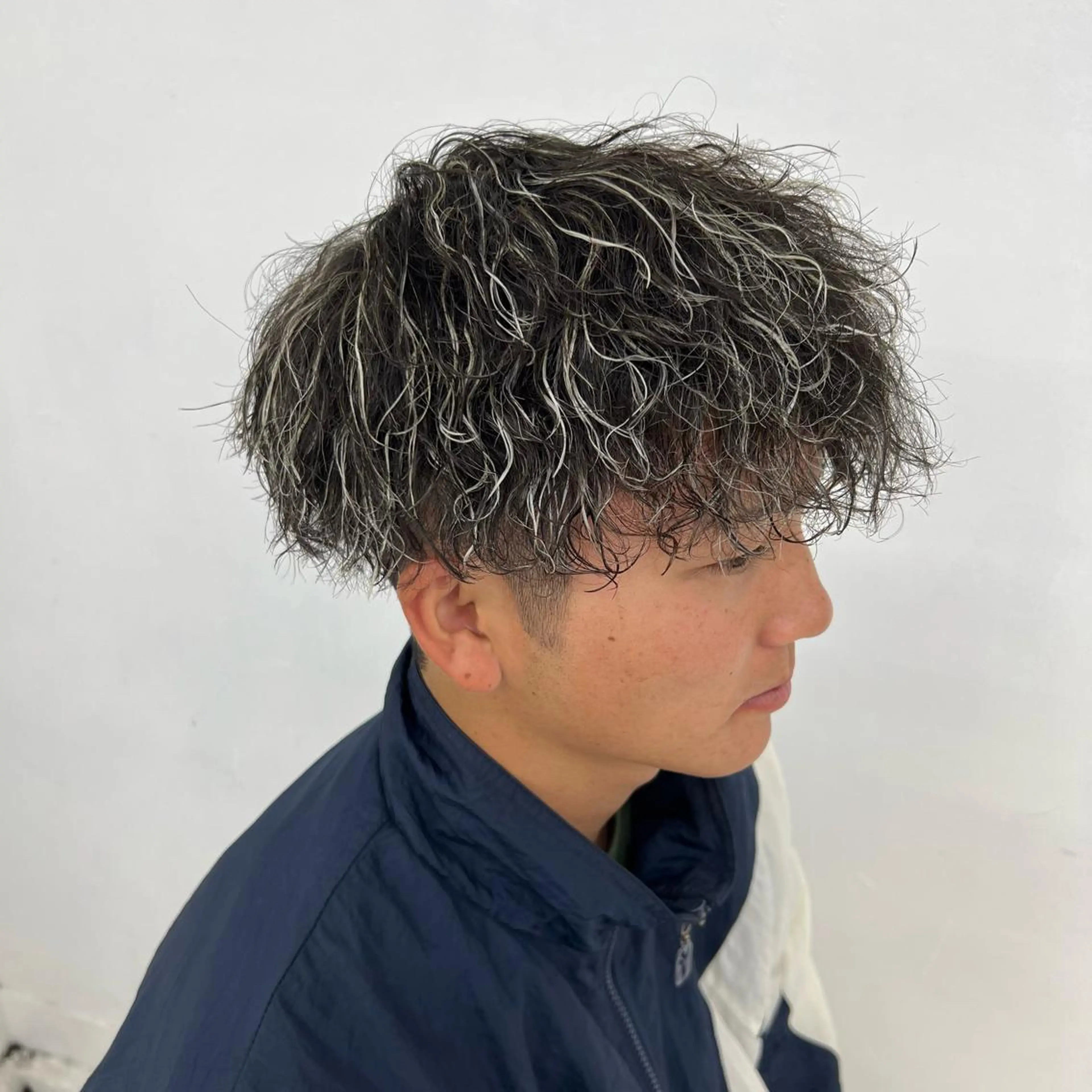 ショート カラー パーマ 【メンズ特化】短髪 スパイキーショートのヘアスタイル