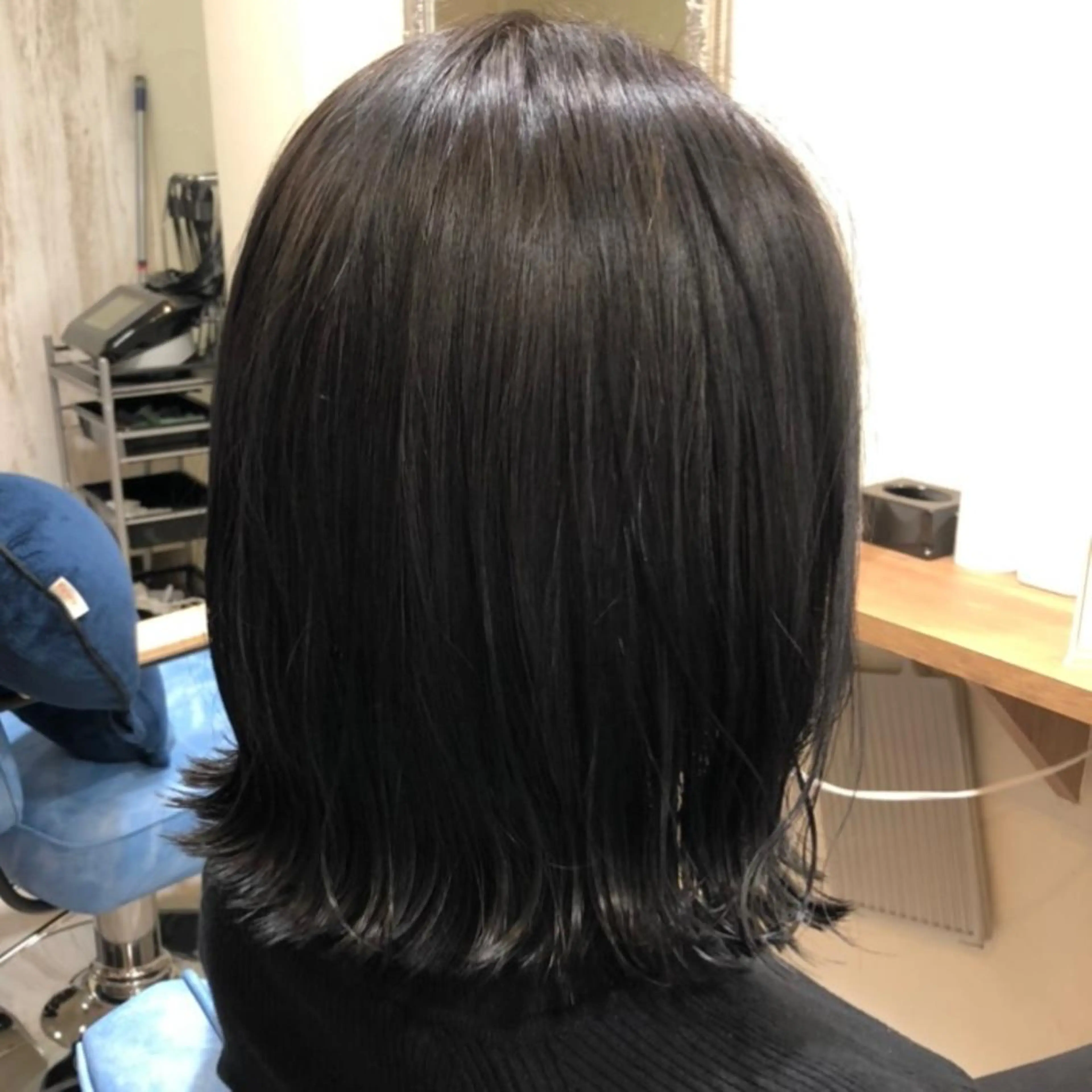ミディアム カラー アッシュ 透明感カラー 外ハネヘア hair＆relax　salon アトレ所属・金島 青のヘアスタイル